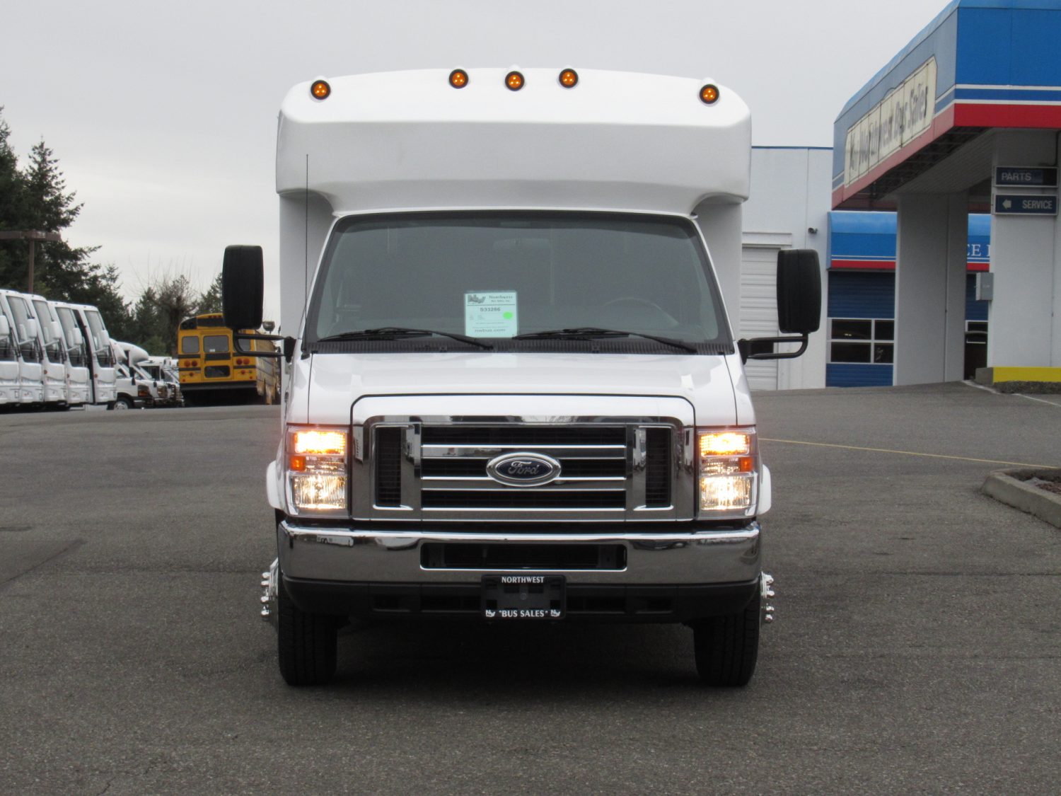 2016 Ford Goshen 14 Passenger + Rear Luggage Shuttle Bus - S33286 - Image 12