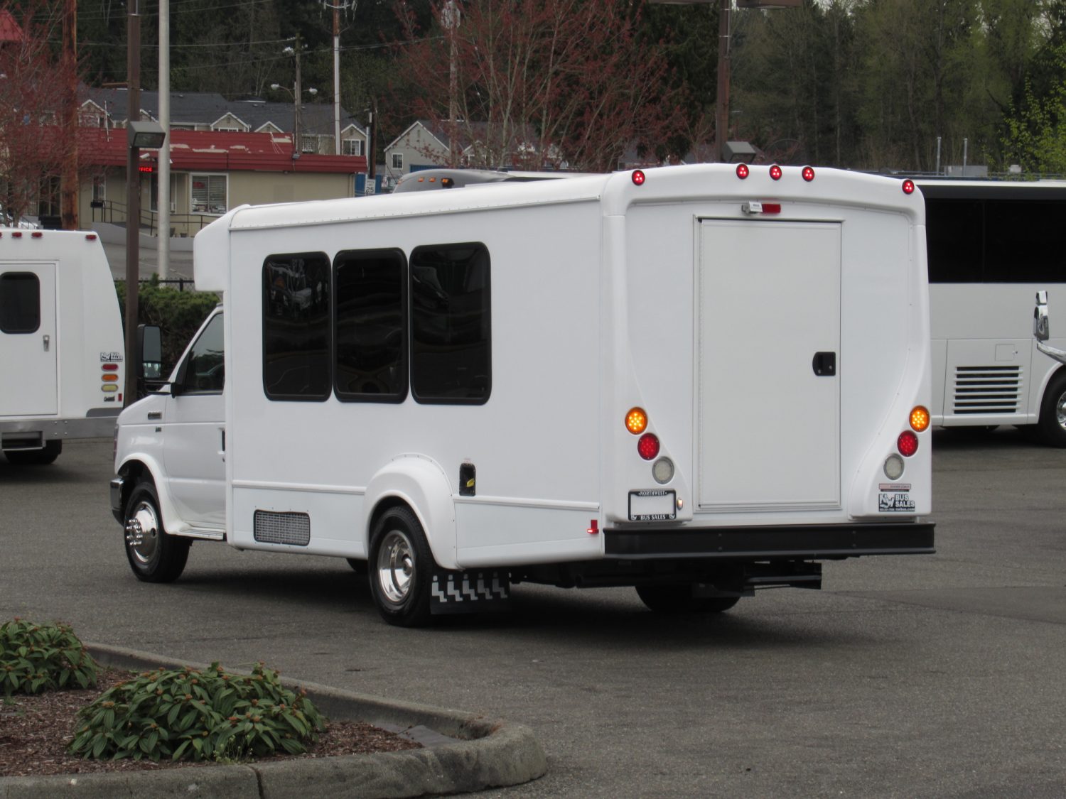 2016 Ford Goshen 14 Passenger + Rear Luggage Shuttle Bus - S33286 - Image 4