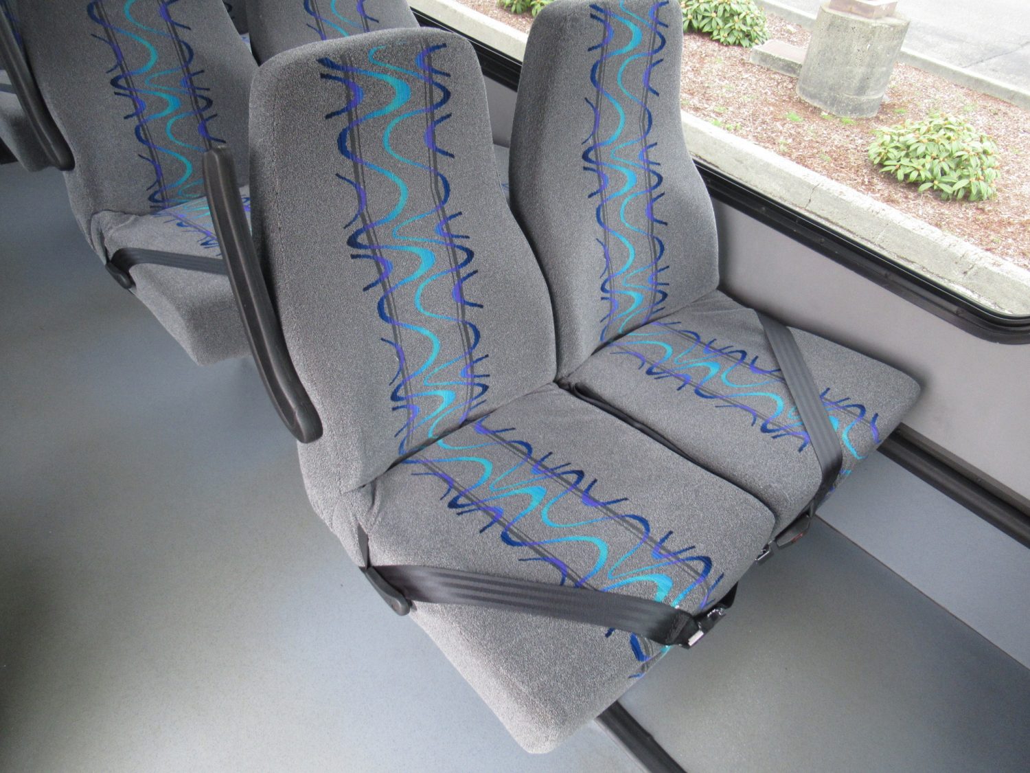 2016 Ford Goshen 14 Passenger + Rear Luggage Shuttle Bus - S33286 - Image 9