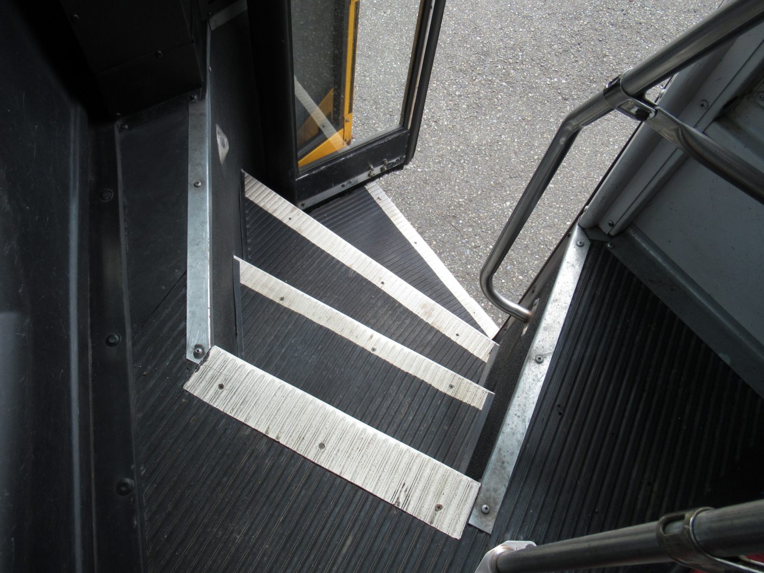 2003 Thomas Saf-T-Liner 84 Passenger School Bus - B22460 - Image 10