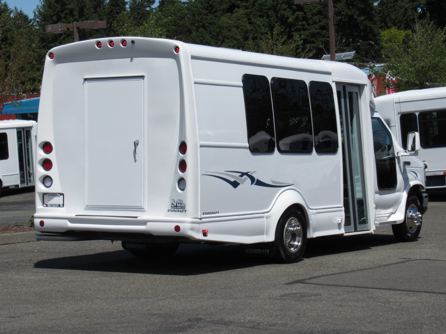 2019 Ford Starcraft Starquest - 14 Passenger w/Rear Luggage - S26202 - Image 3