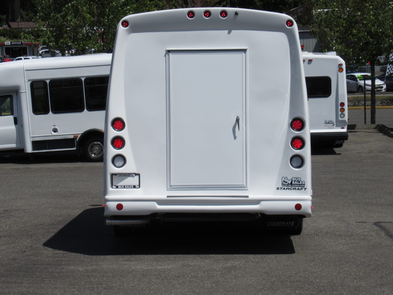 2019 Ford Starcraft Starquest - 14 Passenger w/Rear Luggage - S26202 - Image 11