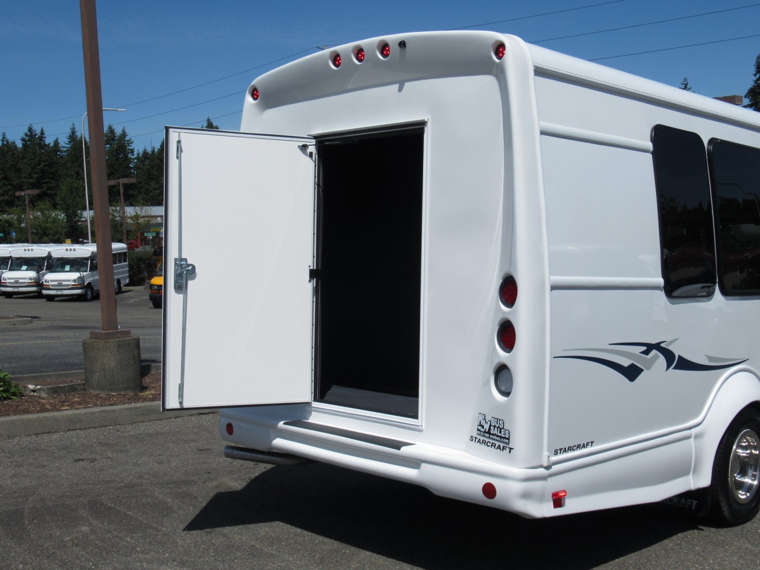 2019 Ford Starcraft Starquest - 14 Passenger w/Rear Luggage - S26202 - Image 10