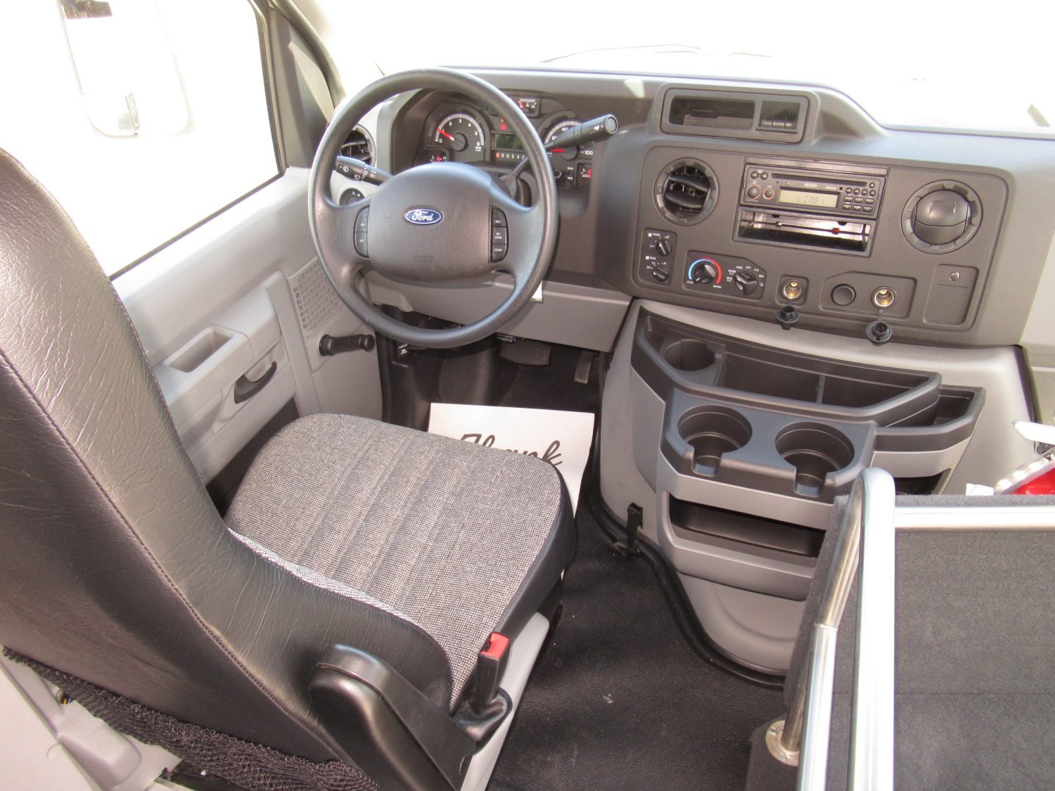 2019 Ford Starcraft Starquest - 14 Passenger w/Rear Luggage - S26202 - Image 5