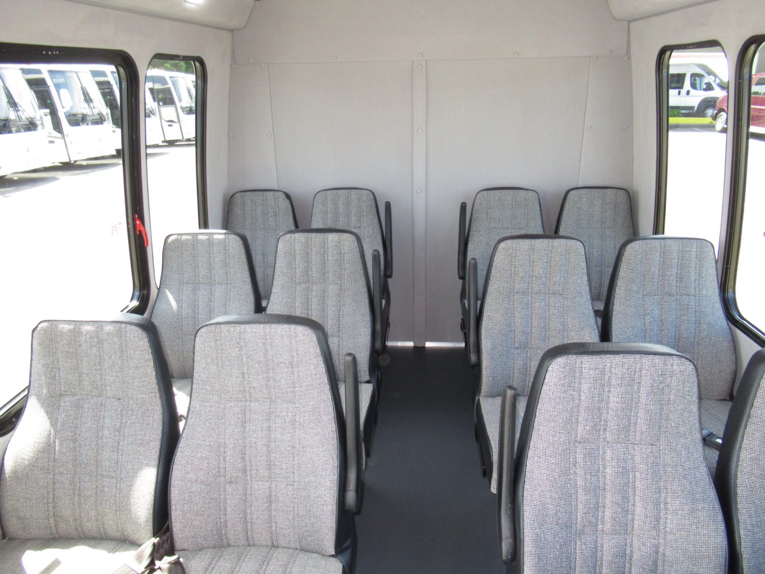 2019 Ford Starcraft Starquest - 14 Passenger w/Rear Luggage - S26202 - Image 6