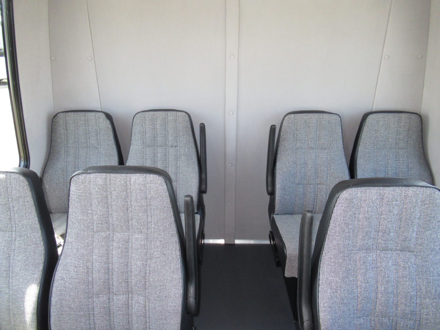 2019 Ford Starcraft Starquest - 14 Passenger w/Rear Luggage - S26202 - Image 7