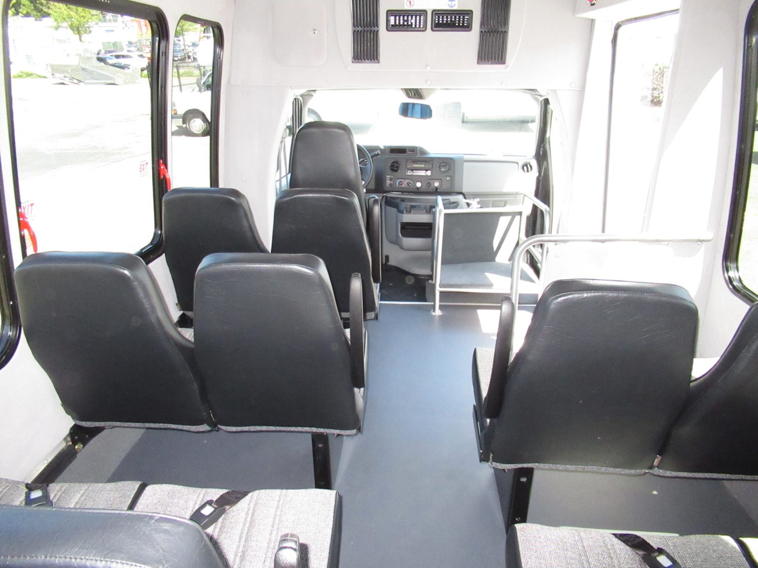 2019 Ford Starcraft Starquest - 14 Passenger w/Rear Luggage - S26202 - Image 9