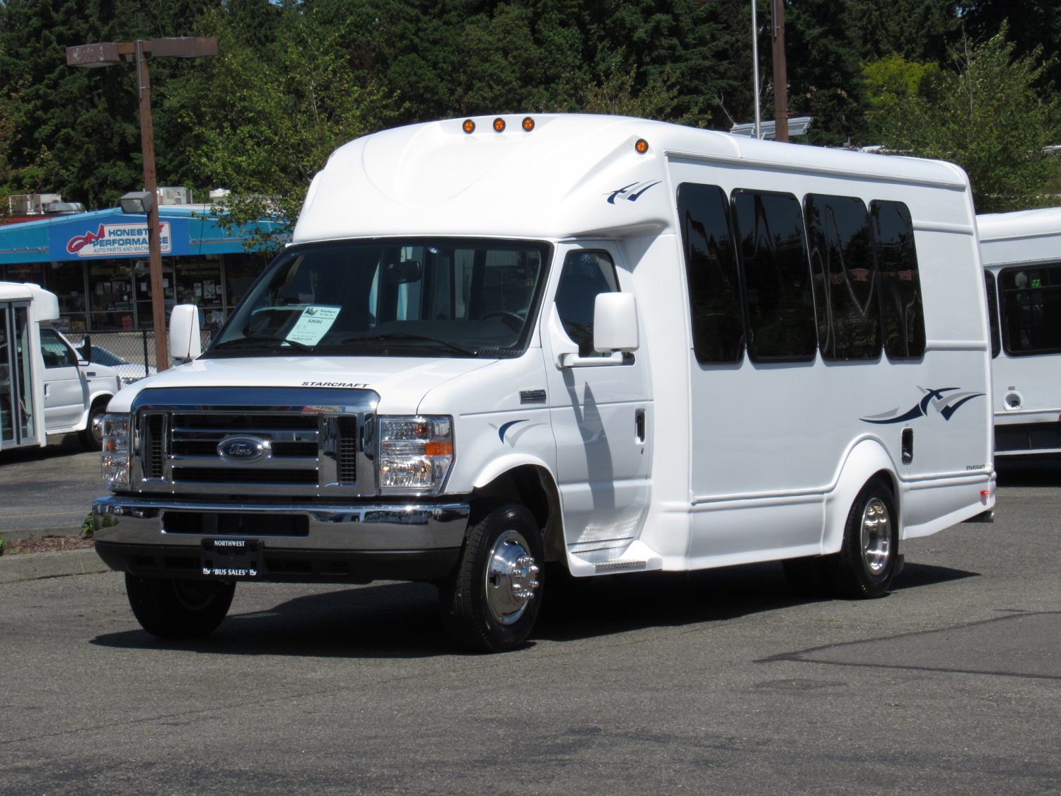 2019 Ford Starcraft Starquest - 14 Passenger w/Rear Luggage - S26202 - Image 2