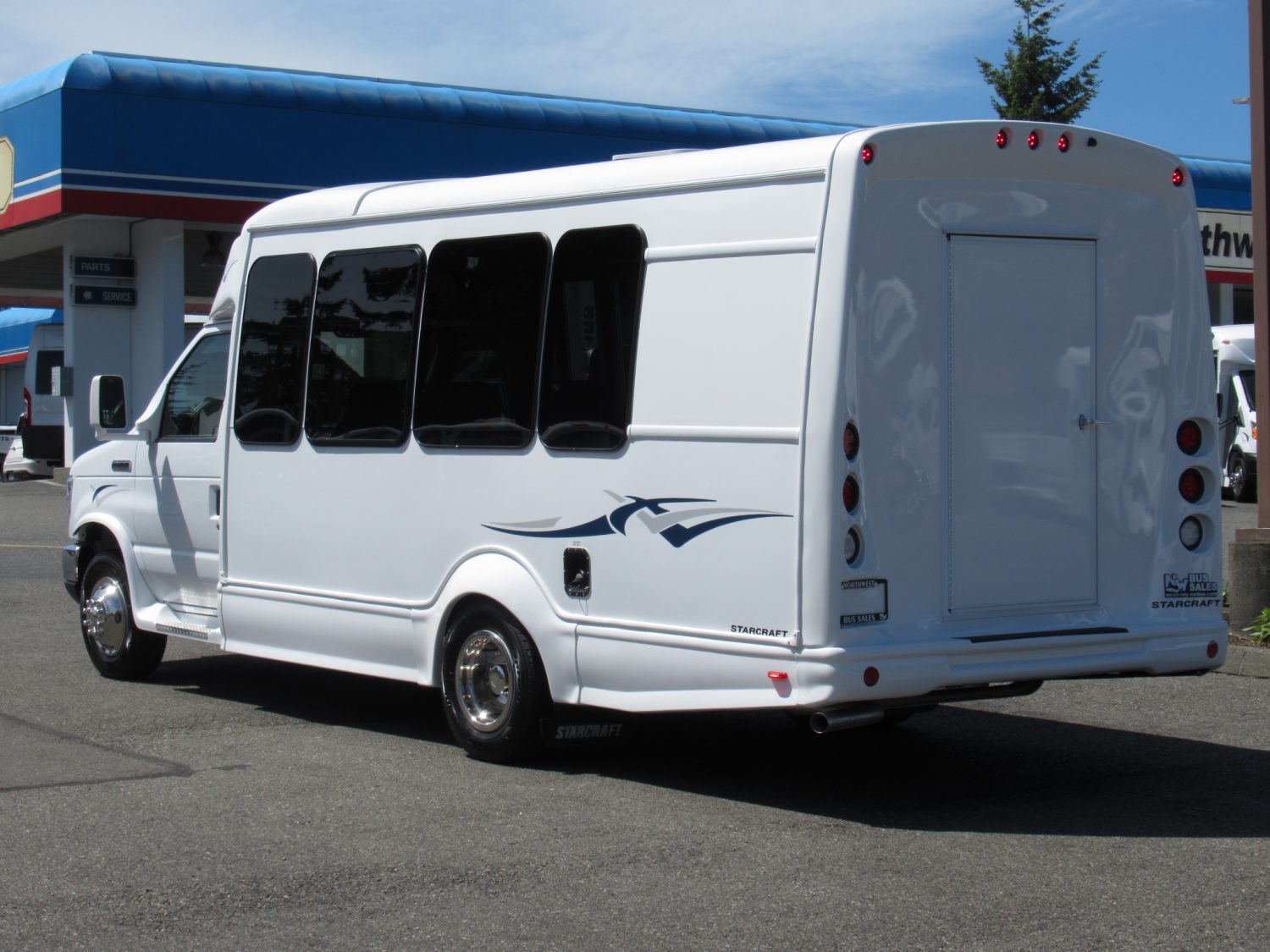 2019 Ford Starcraft Starquest - 14 Passenger w/Rear Luggage - S26202 - Image 4