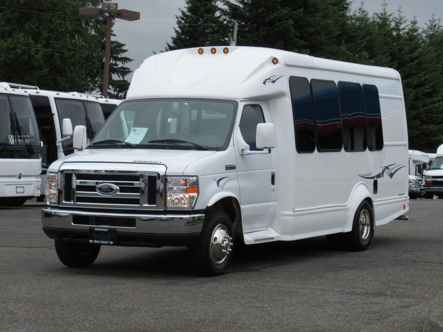 2022 Ford Starcraft Starquest - 14 Passenger w/Rear Luggage -21279 - Image 2