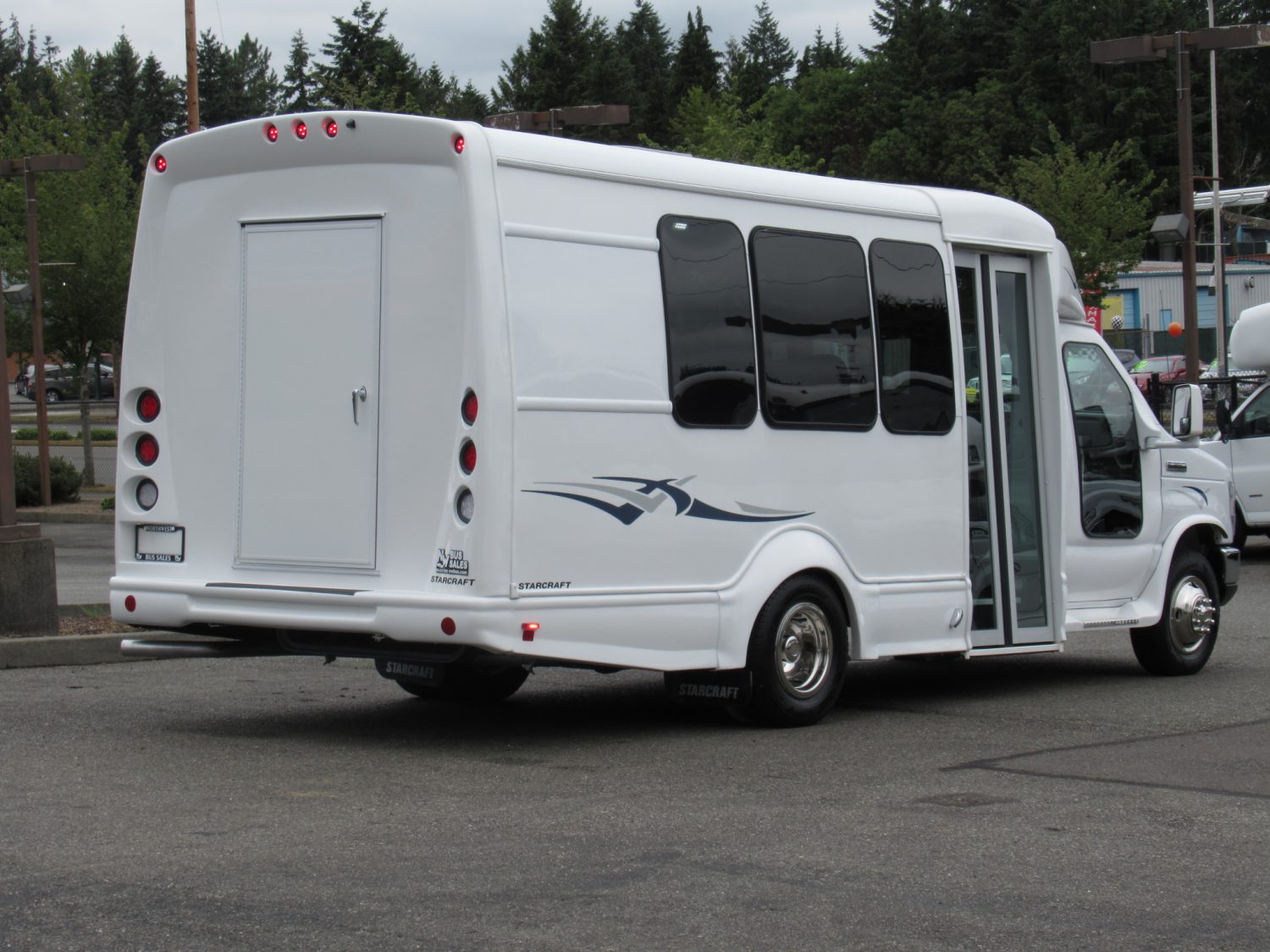 2022 Ford Starcraft Starquest - 14 Passenger w/Rear Luggage -21279 - Image 3