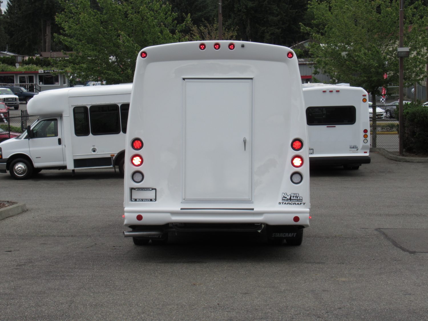 2022 Ford Starcraft Starquest - 14 Passenger w/Rear Luggage -21279 - Image 11