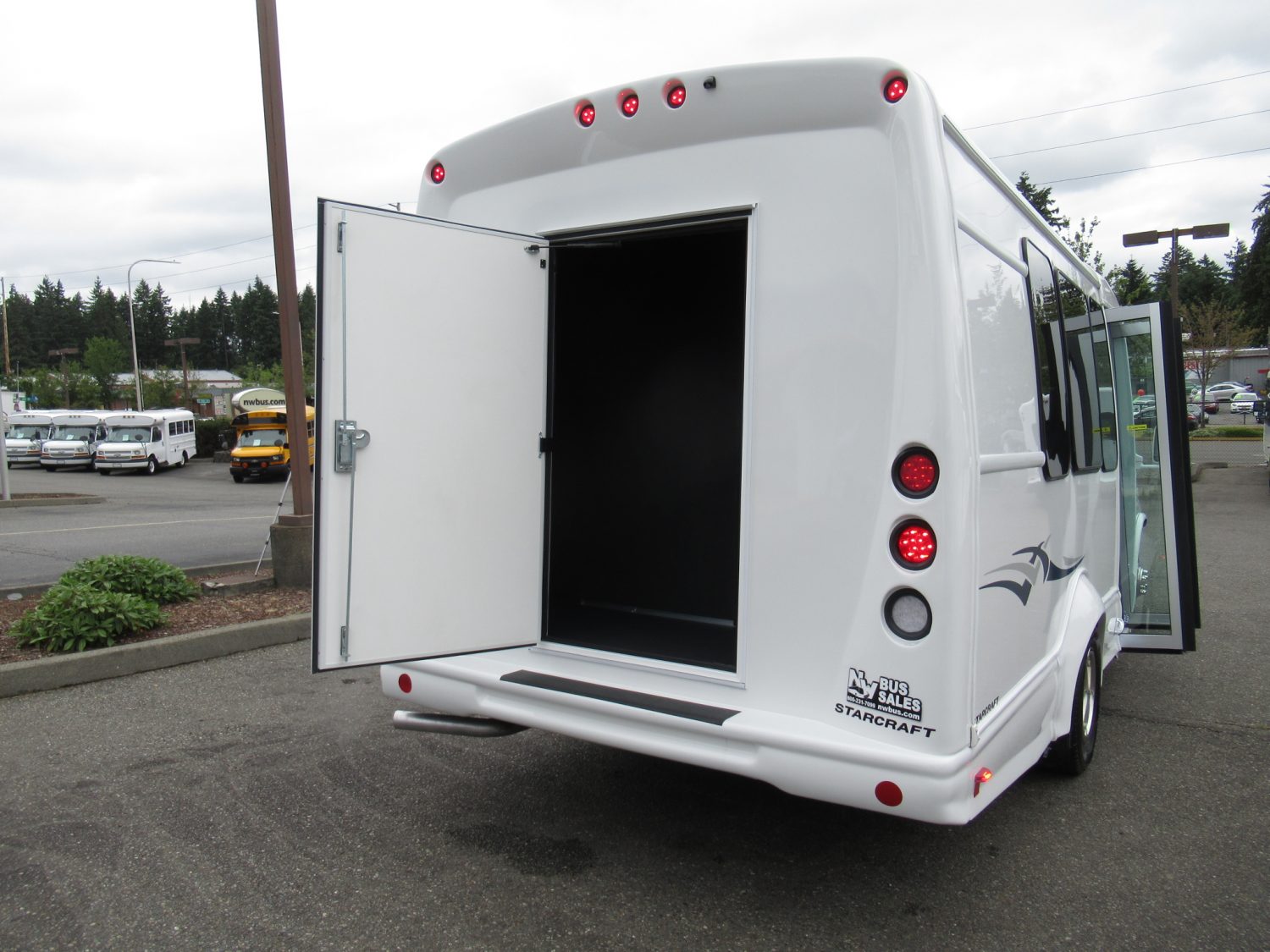 2022 Ford Starcraft Starquest - 14 Passenger w/Rear Luggage -21279 - Image 10