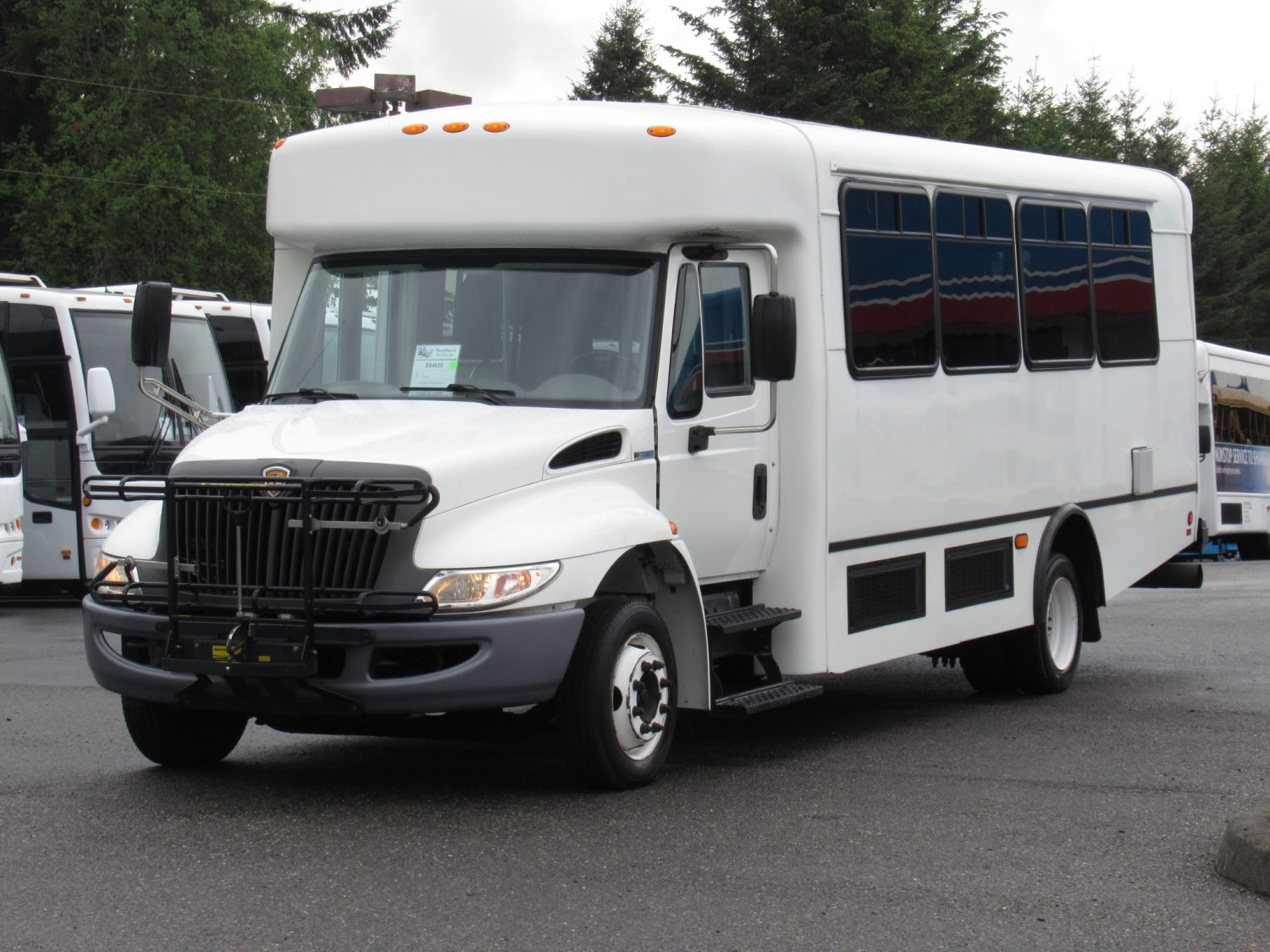 2011 IC Champion Defender 21 Passenger ADA Shuttle Bus - S54635 - Image 2
