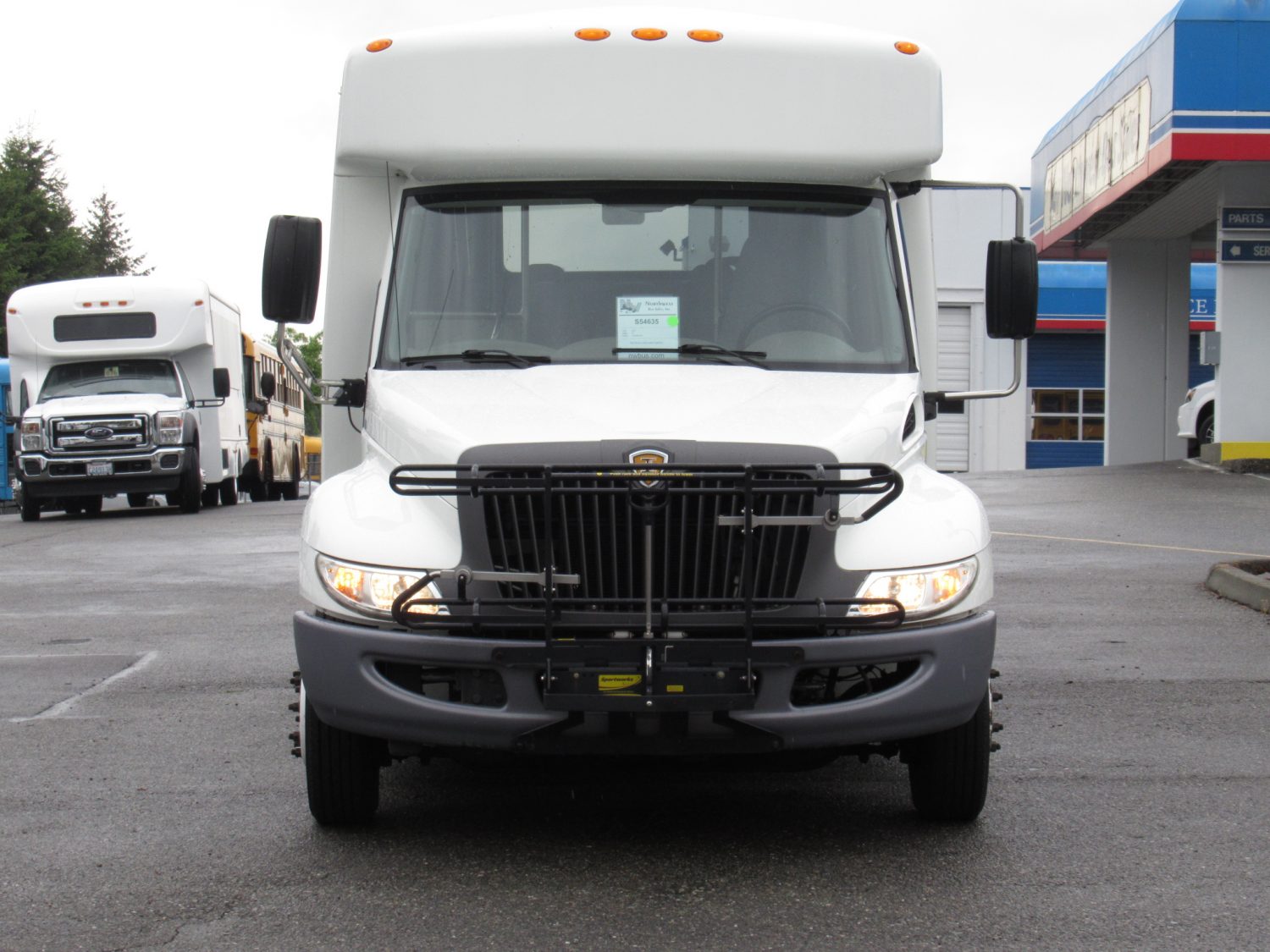 2011 IC Champion Defender 21 Passenger ADA Shuttle Bus - S54635 - Image 12