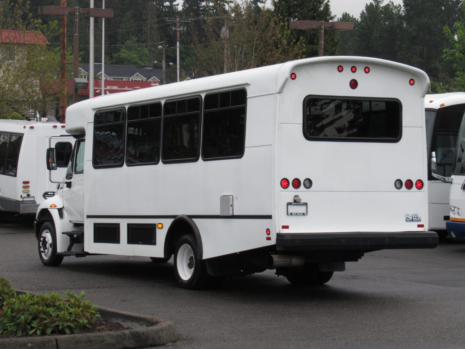 2011 IC Champion Defender 21 Passenger ADA Shuttle Bus - S54635 - Image 4