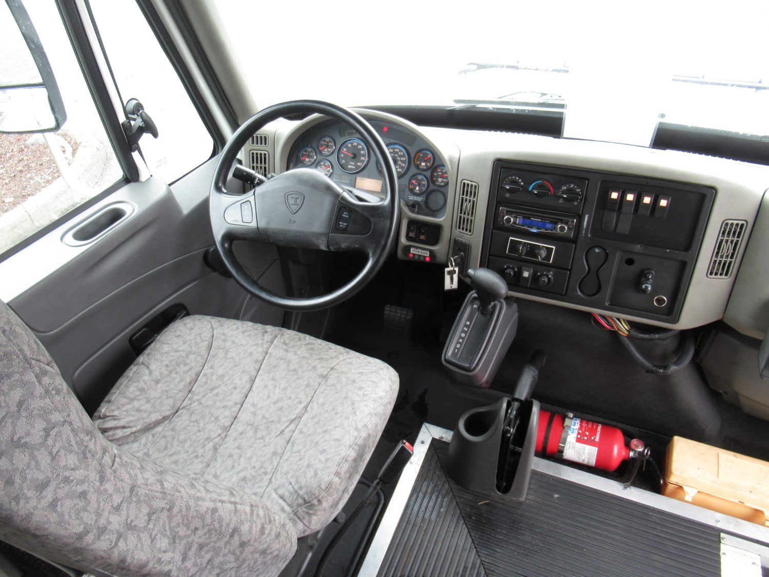 2011 IC Champion Defender 21 Passenger ADA Shuttle Bus - S54635 - Image 5