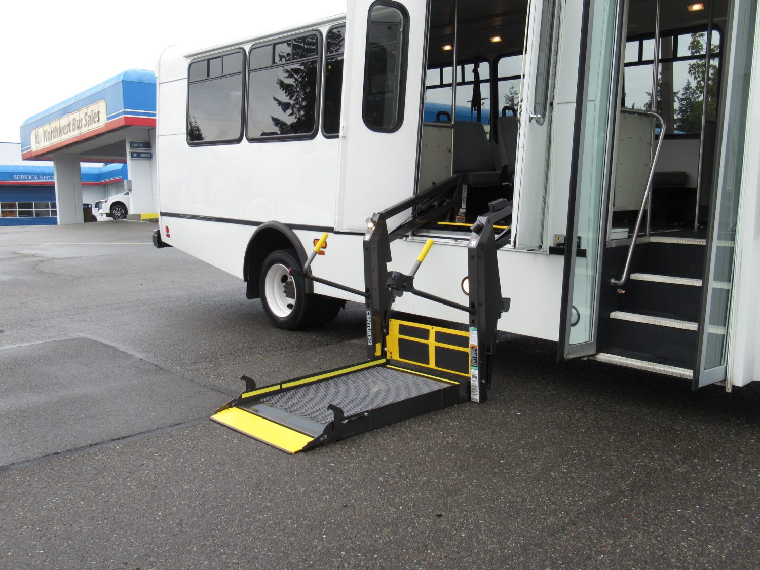 2011 IC Champion Defender 21 Passenger ADA Shuttle Bus - S54635 - Image 10