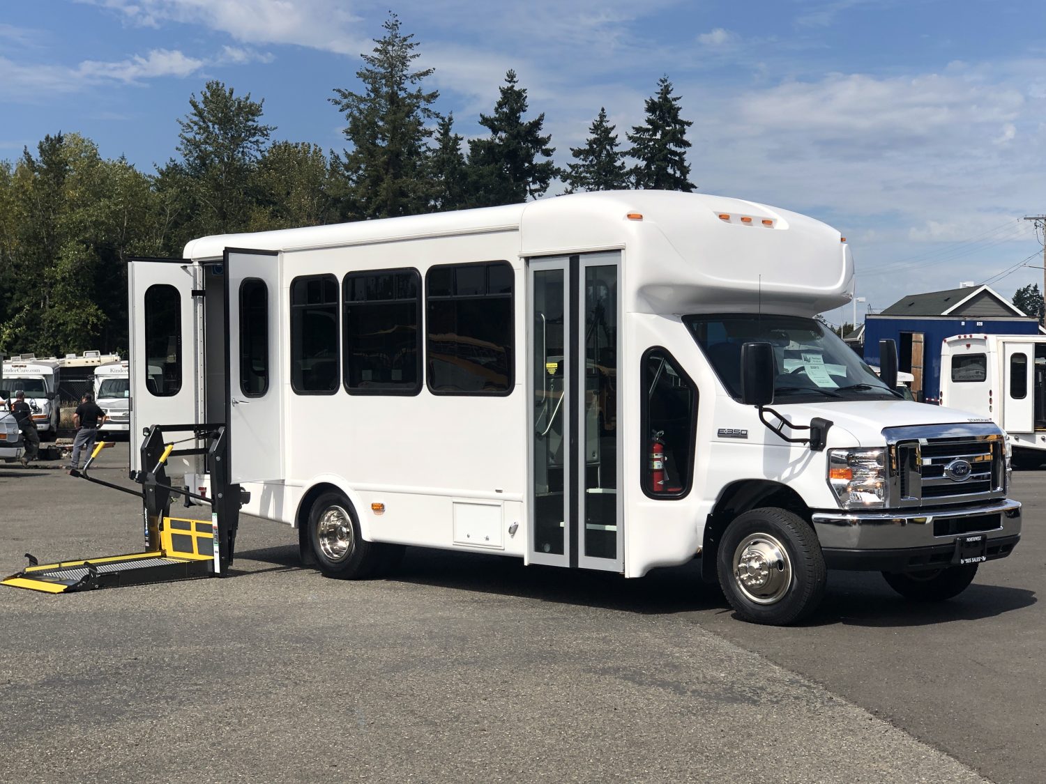 2024 Ford Starcraft Allstar 12 Passenger + 2 Wheelchairs Shuttle Bus - S40079