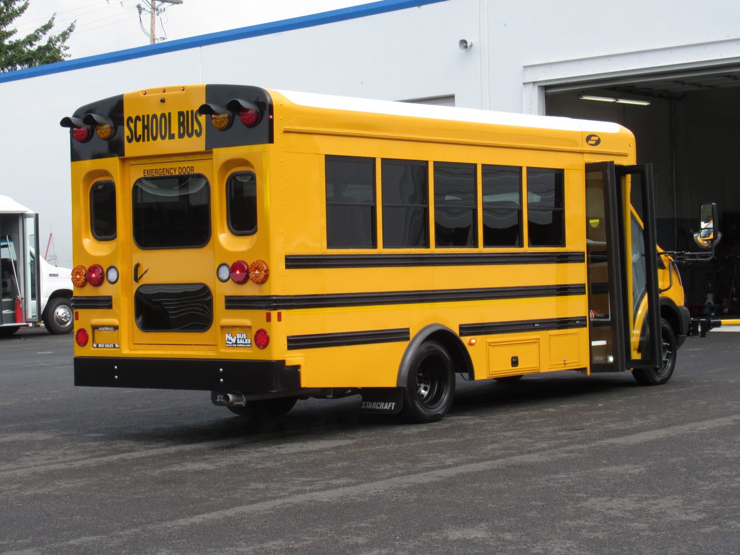 2020 Ford Transit Starcraft Quest 20 Passenger School Bus - Image 3