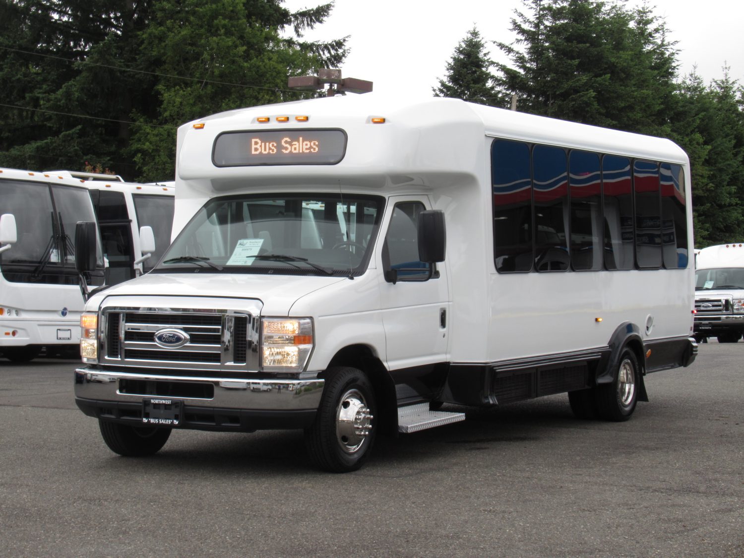 2015 Ford Eldorado Aerotech 14 Passenger Interior Luggage Shuttle Bus - S00675 - Image 2