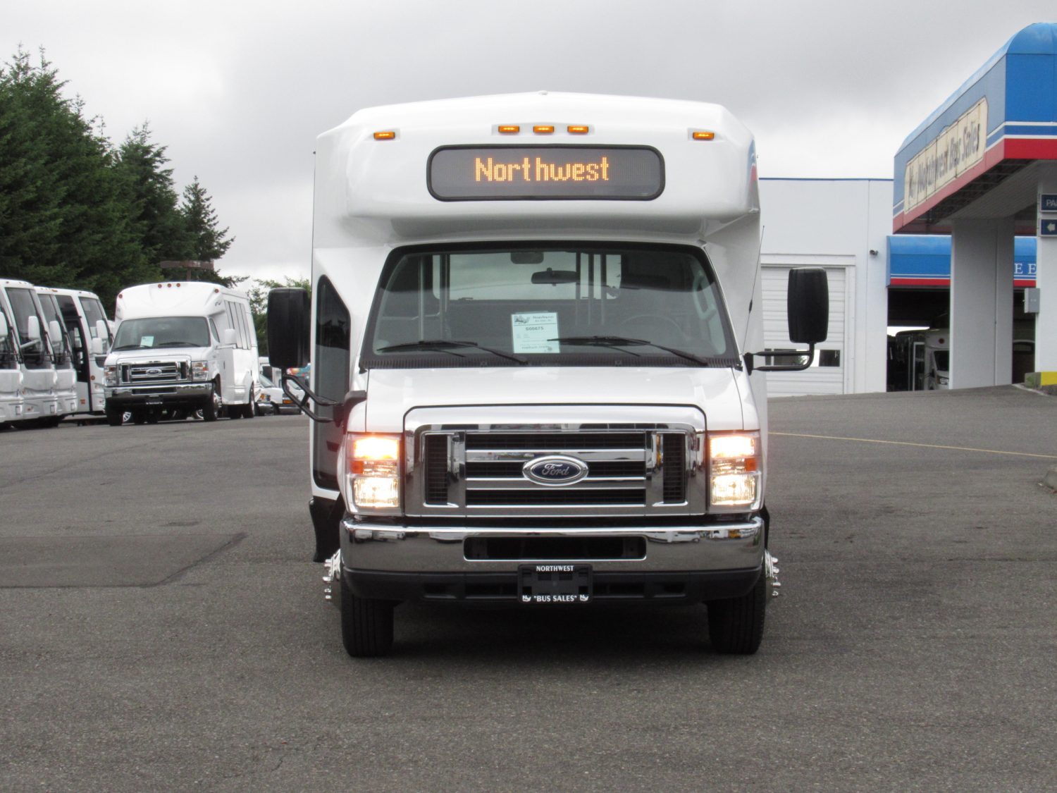 2015 Ford Eldorado Aerotech 14 Passenger Interior Luggage Shuttle Bus - S00675 - Image 12