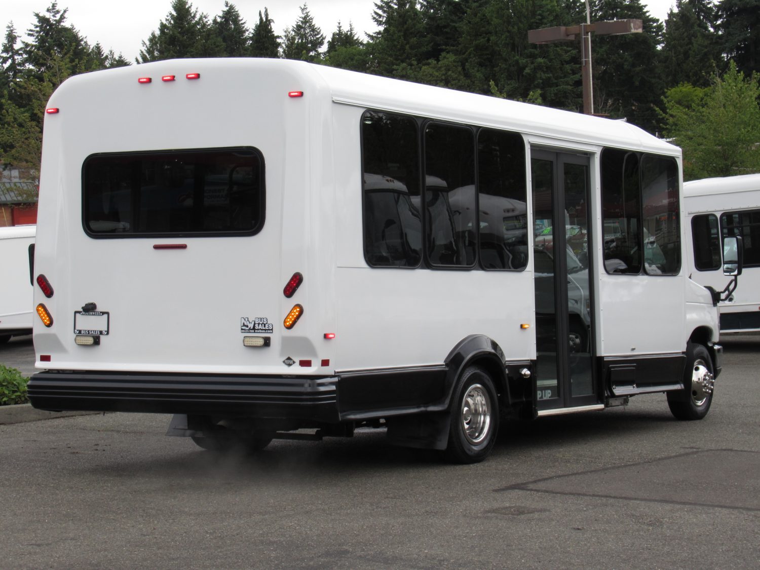 2015 Ford Eldorado Aerotech 14 Passenger Interior Luggage Shuttle Bus - S00675 - Image 3