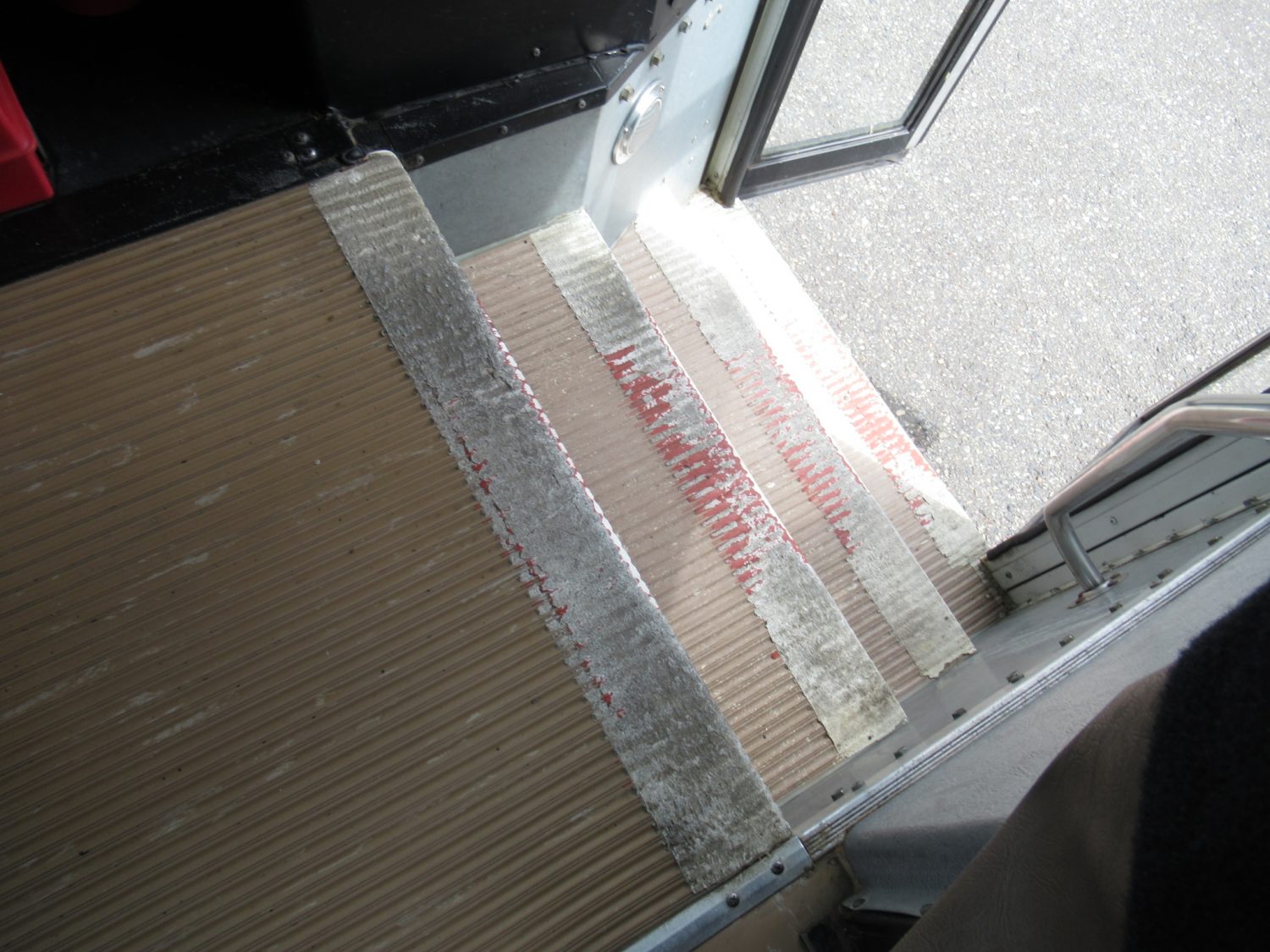 2000 Bluebird All American 84 Passenger School Bus - B87982 - Image 9