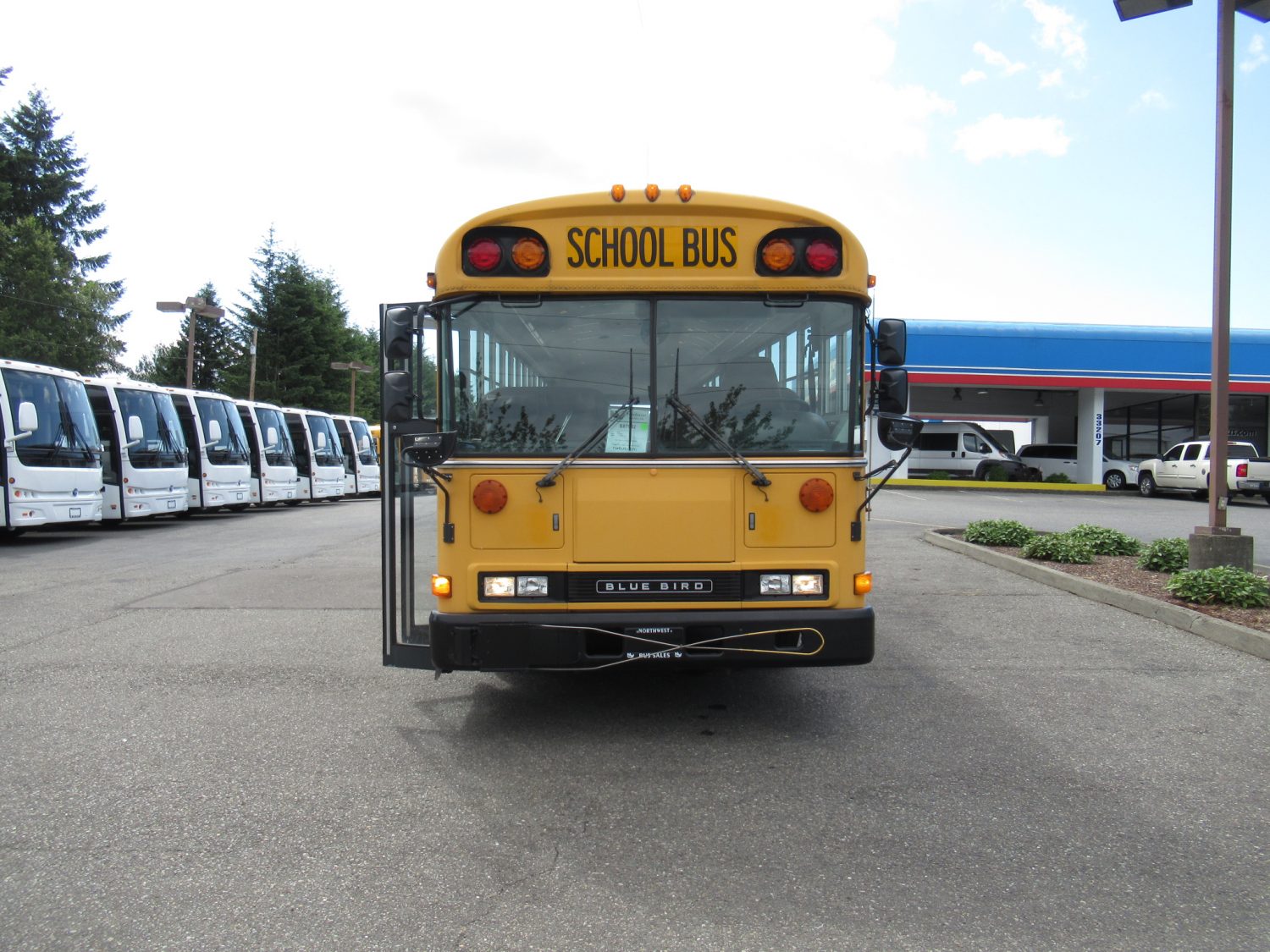 2000 Bluebird All American 84 Passenger School Bus - B87982 - Image 12