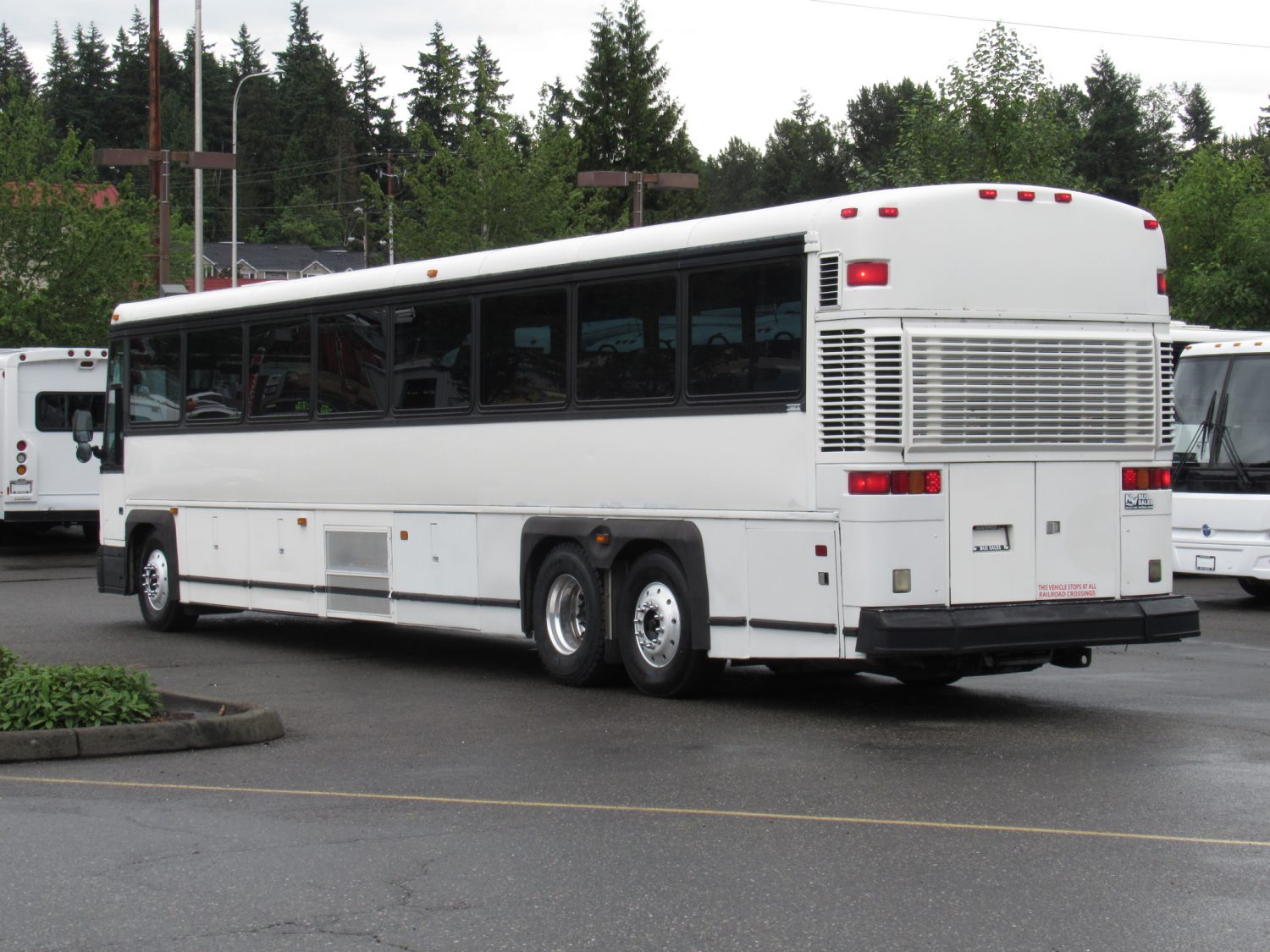 2002 MCI D4500 57 Passenger Motorcoach - C54385 - Image 4