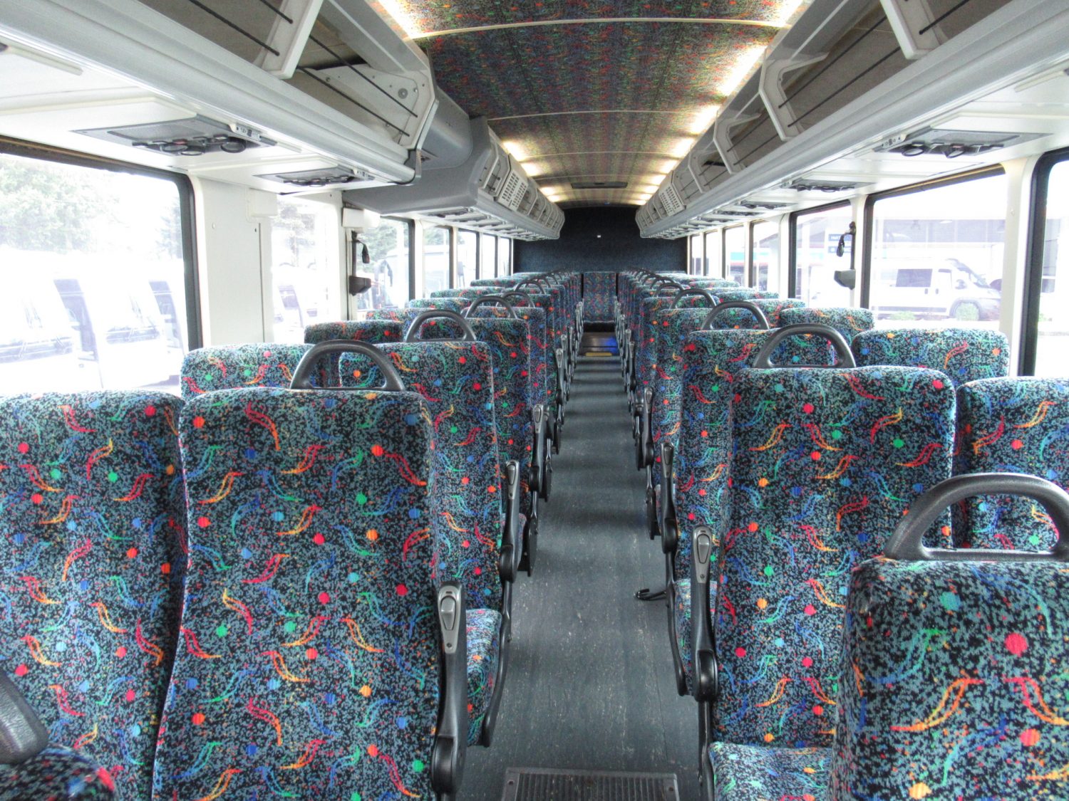 2002 MCI D4500 57 Passenger Motorcoach - C54385 - Image 6