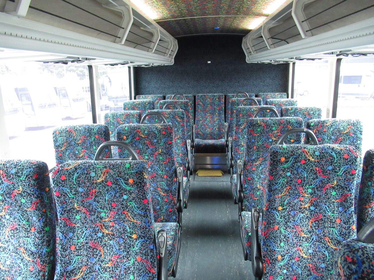 2002 MCI D4500 57 Passenger Motorcoach - C54385 - Image 7