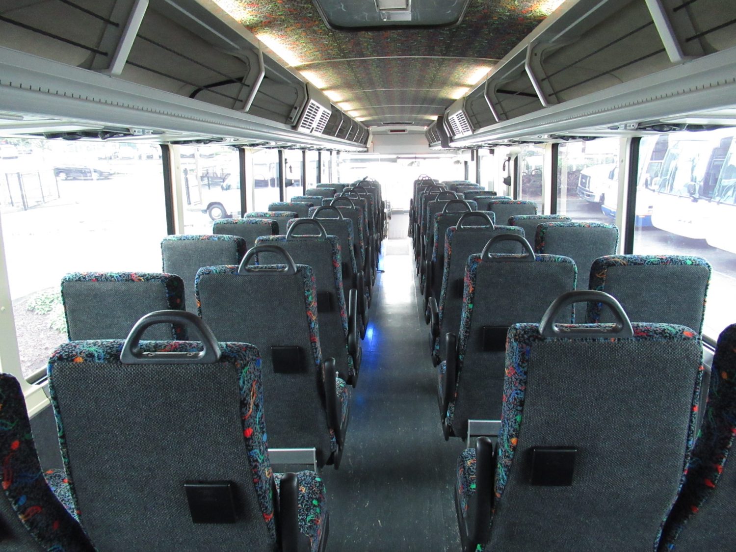 2002 MCI D4500 57 Passenger Motorcoach - C54385 - Image 8