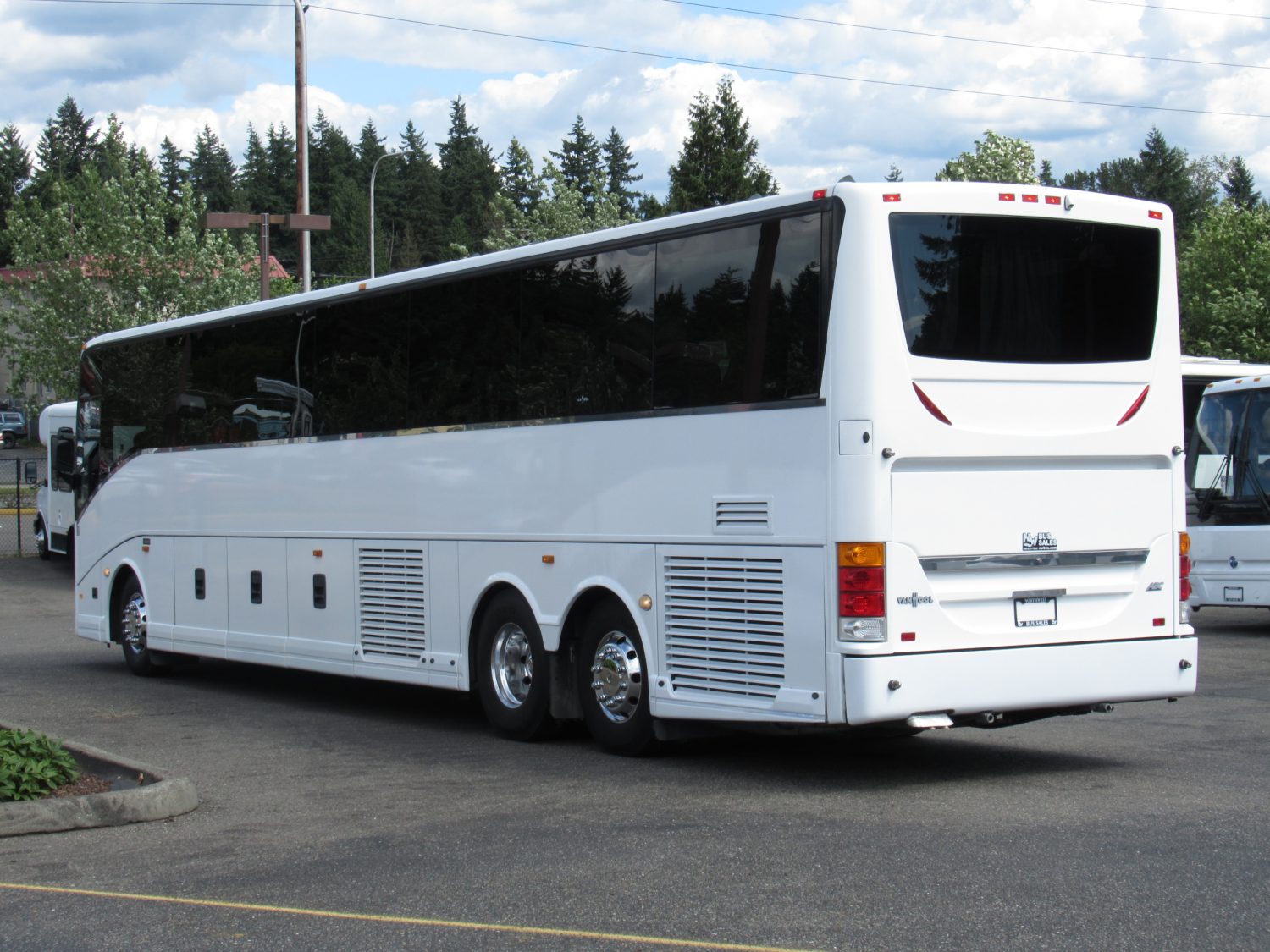 2013 Vanhool C2045 51 Passenger Motorcoach - C48004 - Image 4