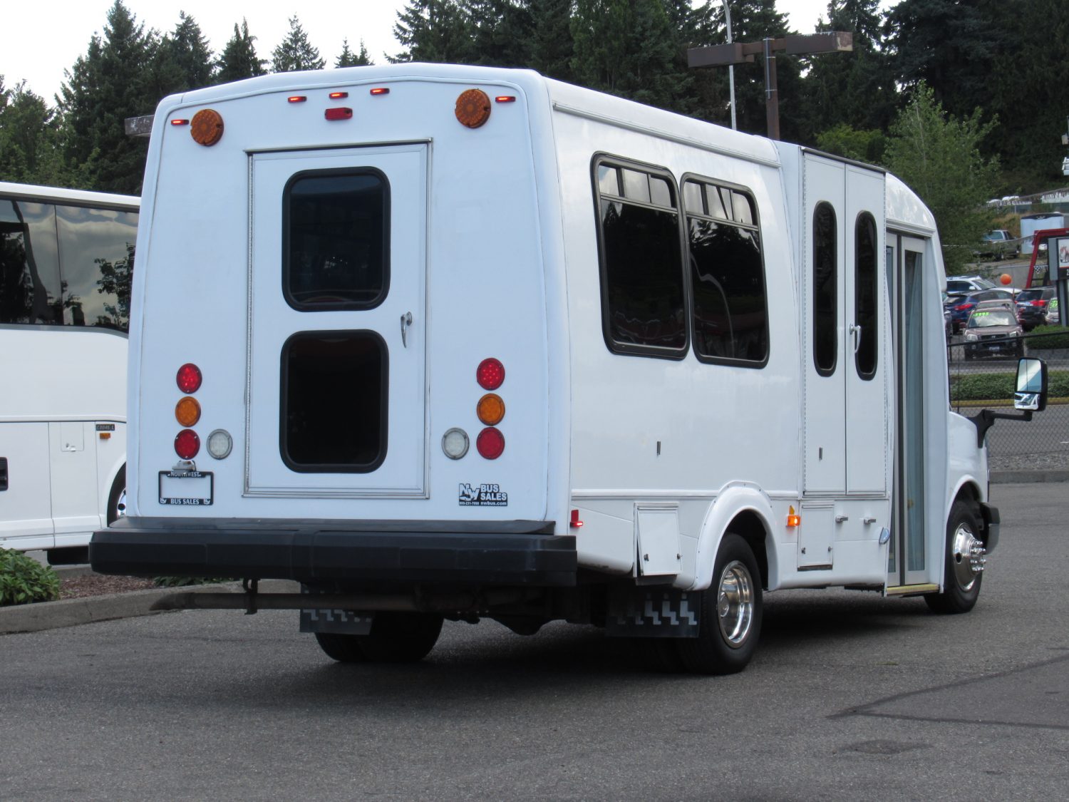 2013 Chevrolet Goshen 13 Passenger ADA Shuttle Bus - S79399 - Image 3