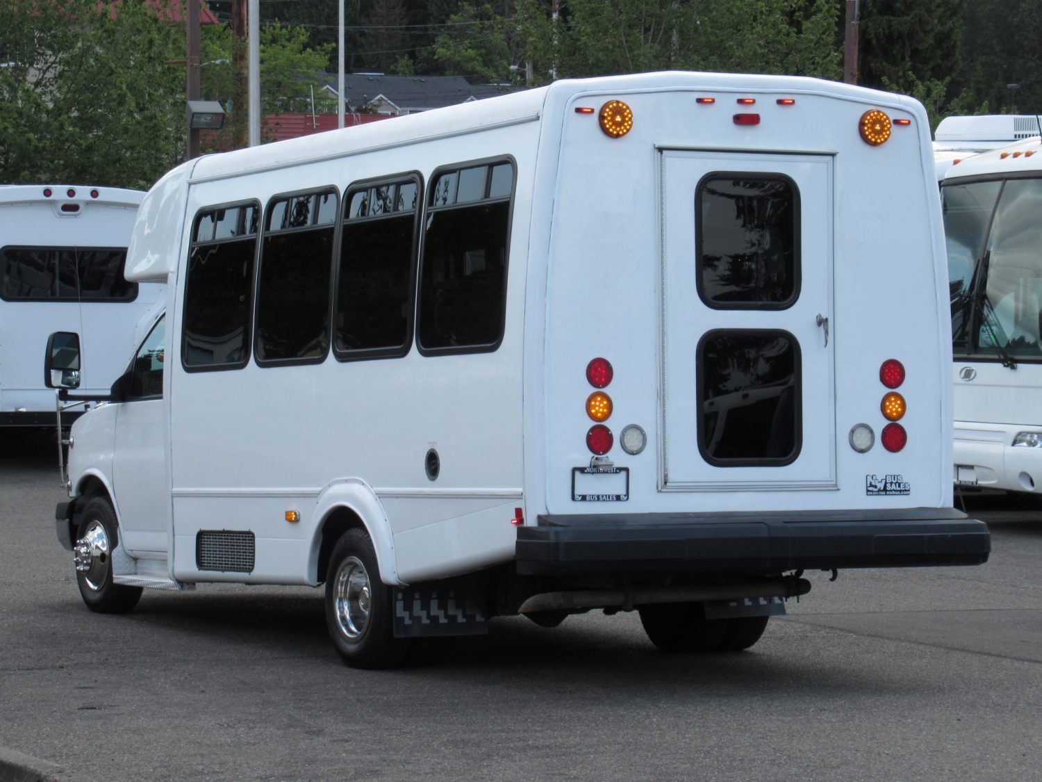 2013 Chevrolet Goshen 13 Passenger ADA Shuttle Bus - S79399 - Image 4
