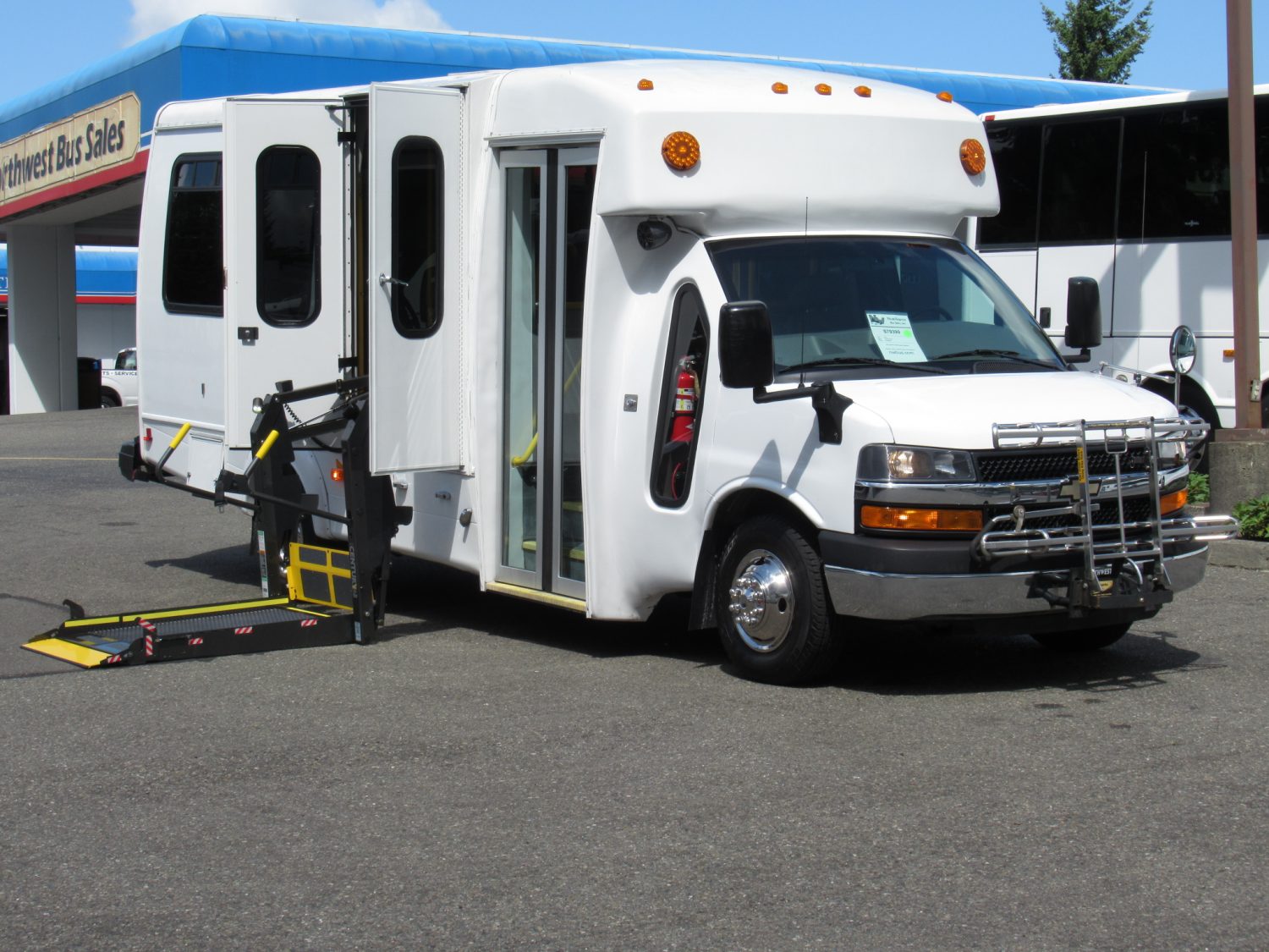 2013 Chevrolet Goshen 13 Passenger ADA Shuttle Bus - S79399