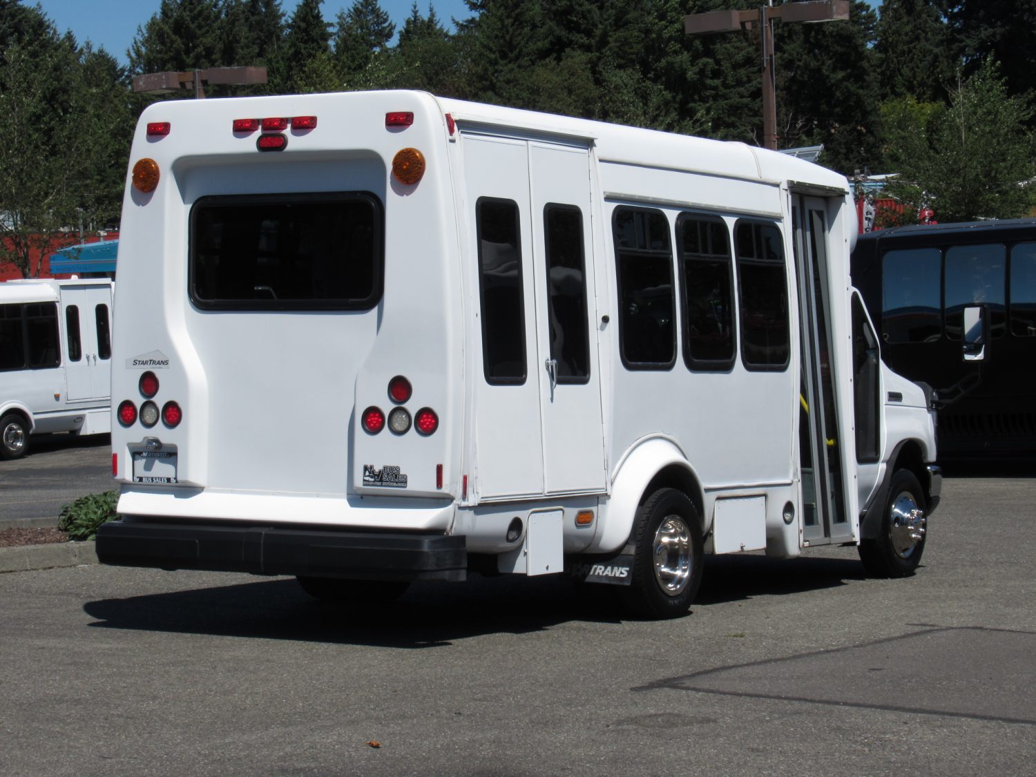 2008 Ford Startrans 12 Passenger ADA Shuttle Bus - S26418 - Image 3