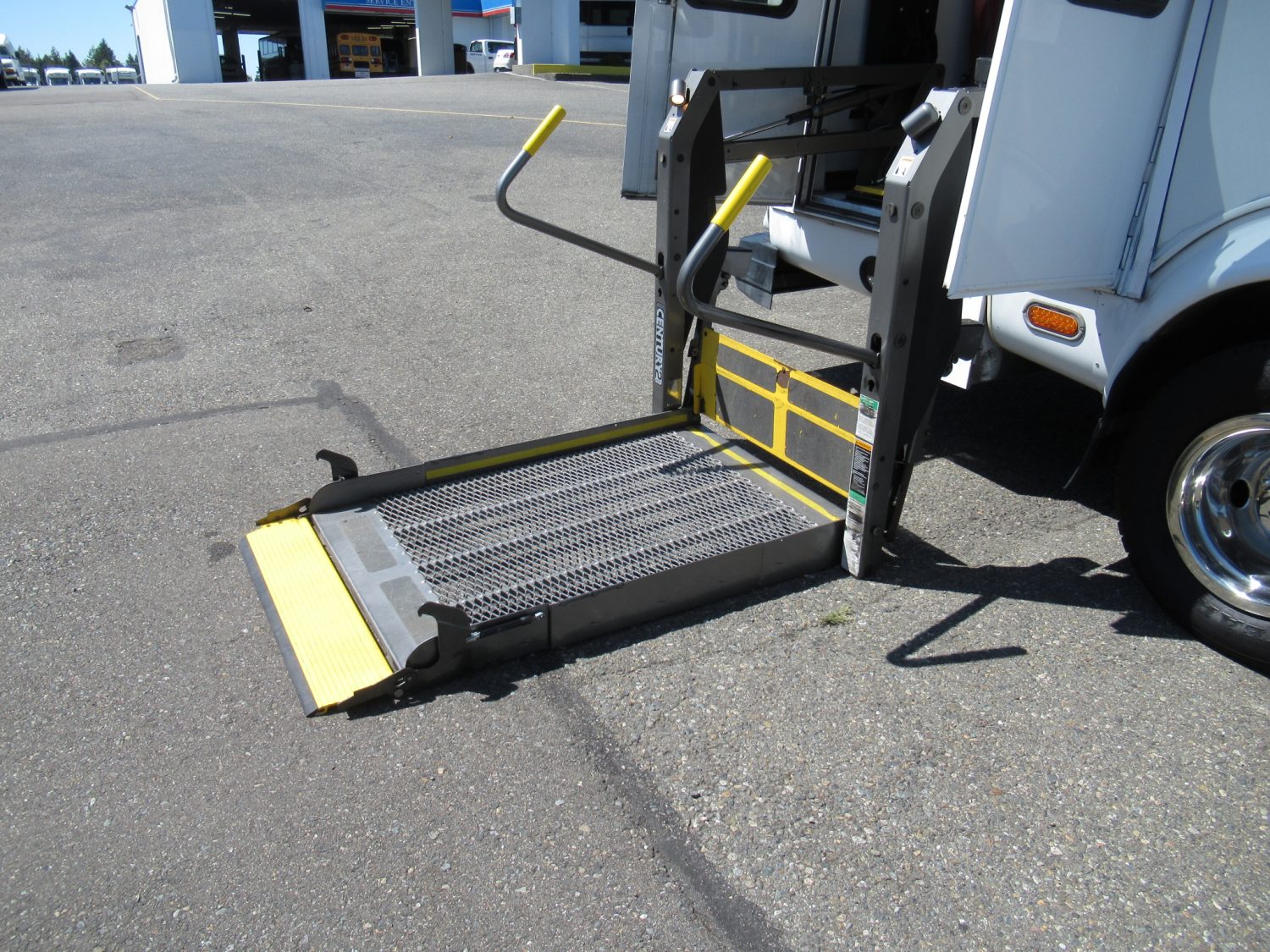 2008 Ford Startrans 12 Passenger ADA Shuttle Bus - S26418 - Image 11