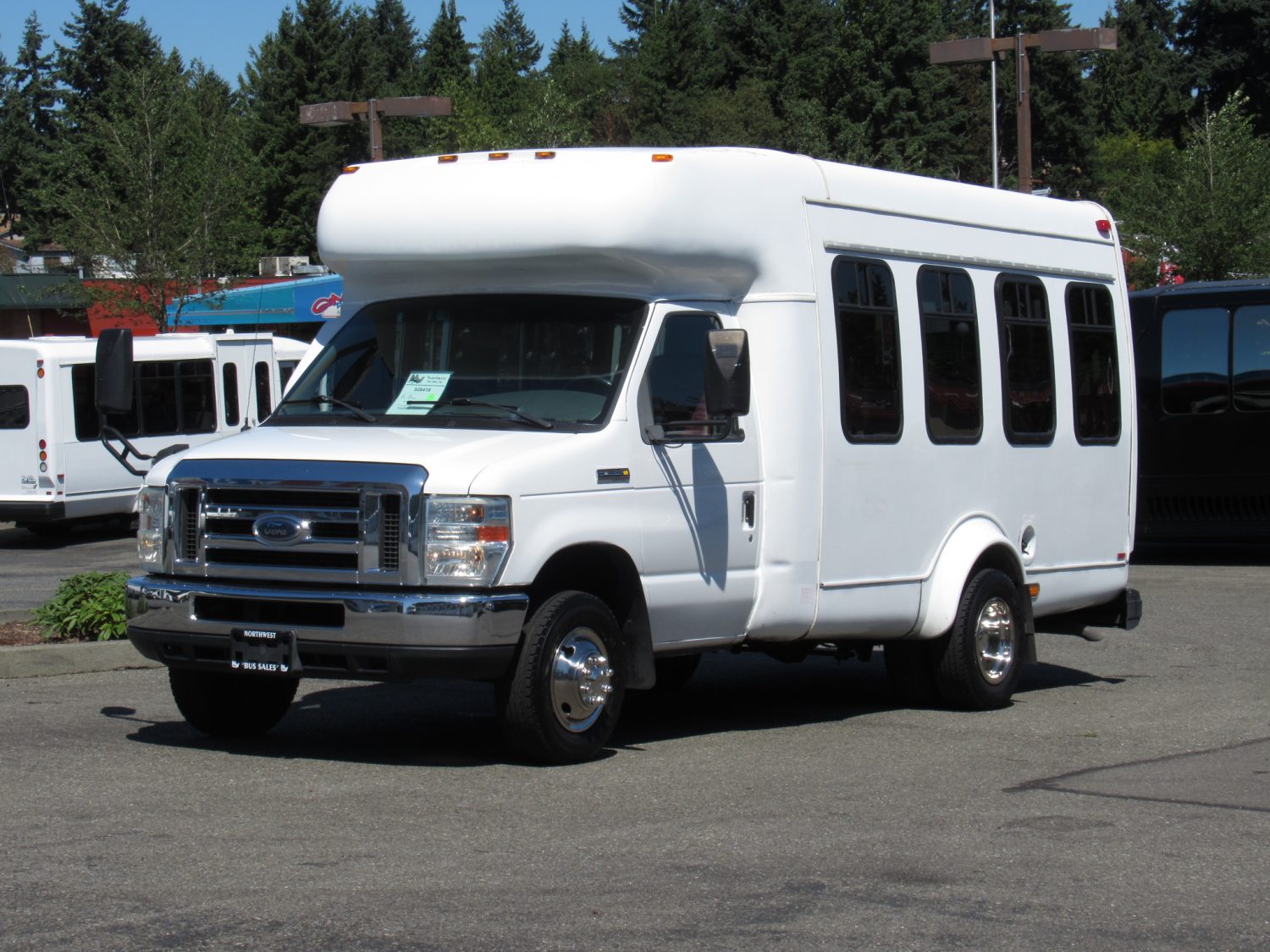 2008 Ford Startrans 12 Passenger ADA Shuttle Bus - S26418 - Image 2