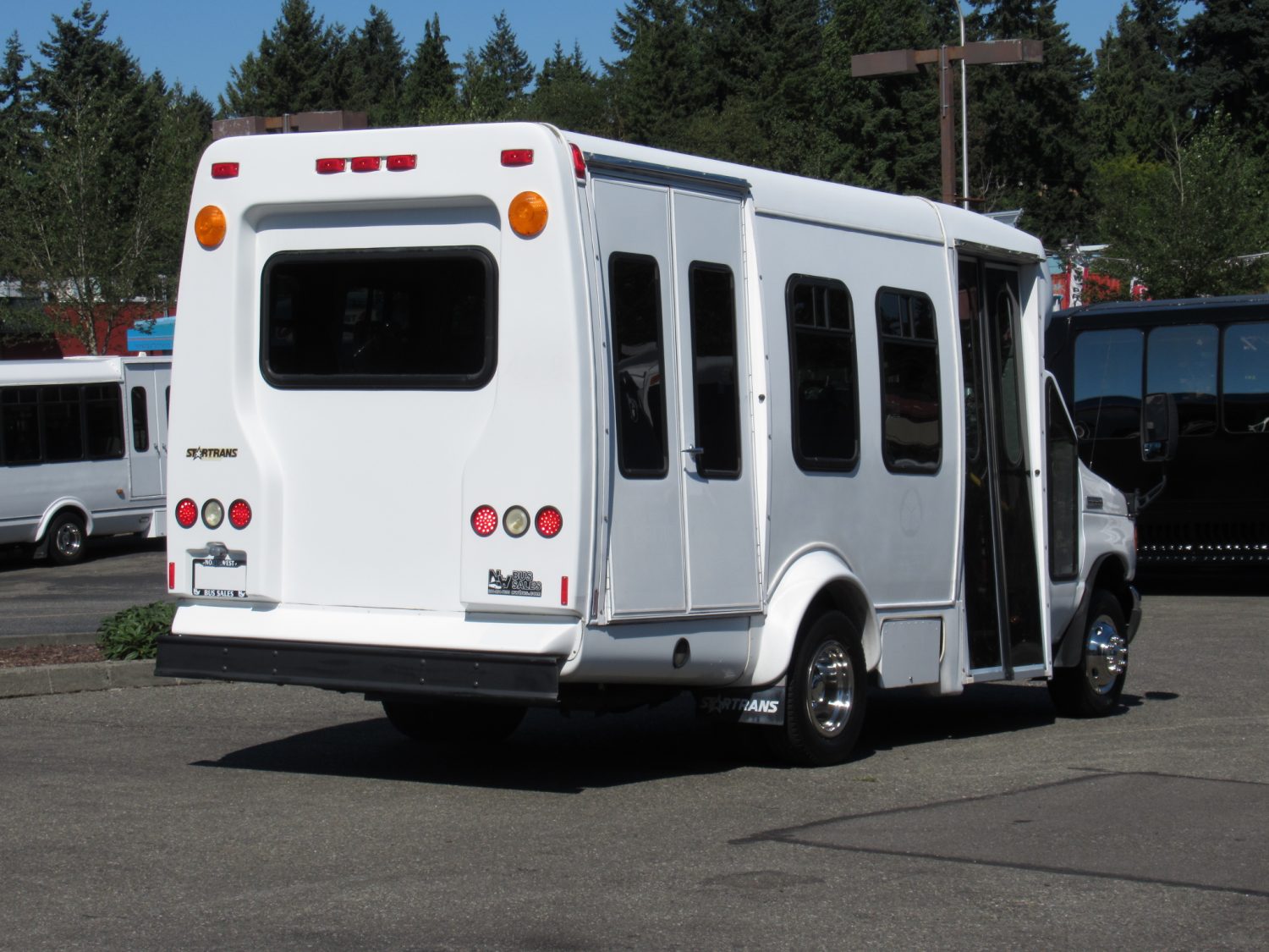 2006 Ford Startrans 11 Passenger ADA Shuttle Bus - S47502 - Image 3