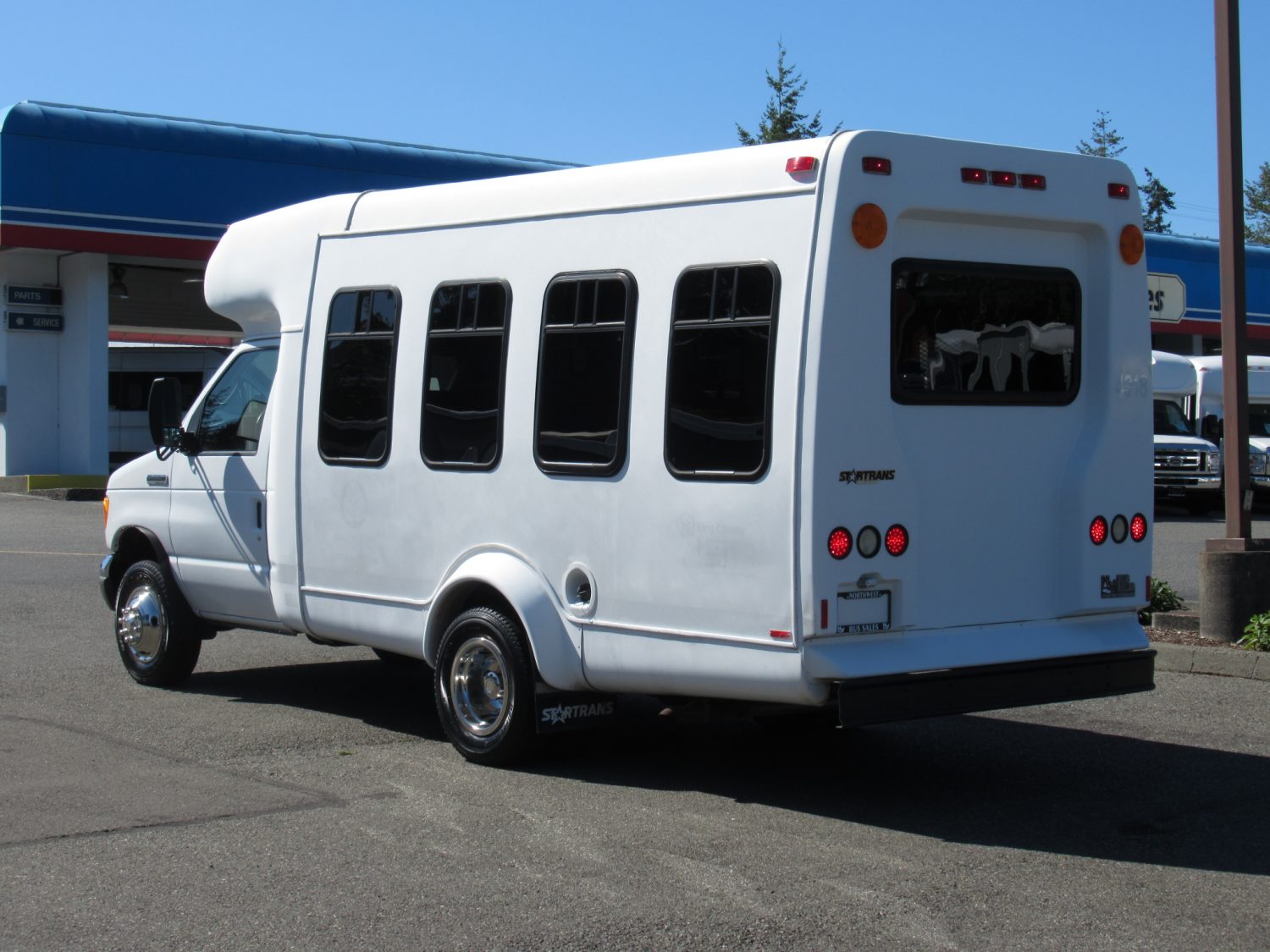 2006 Ford Startrans 11 Passenger ADA Shuttle Bus - S47502 - Image 4