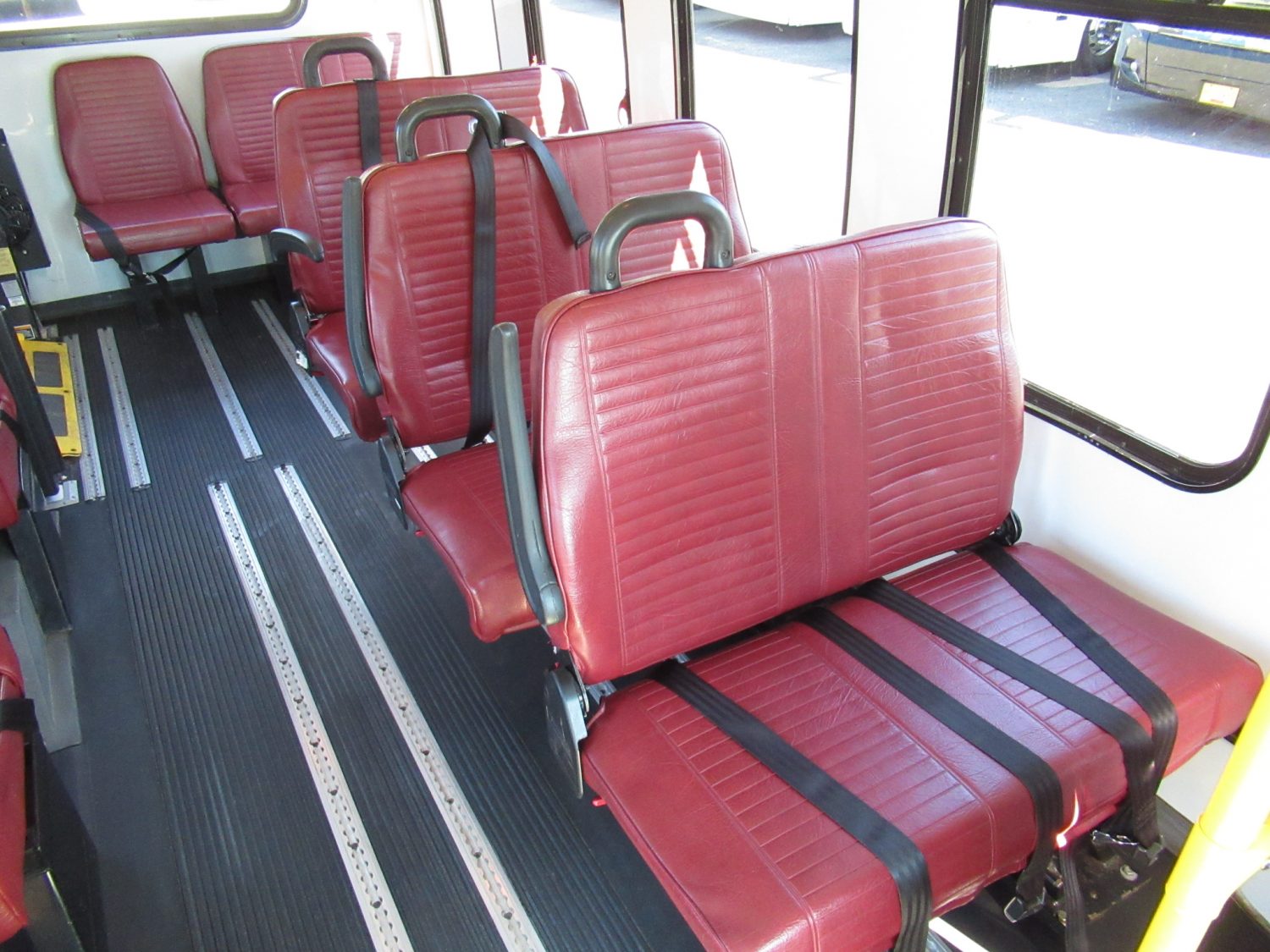 2006 Ford Startrans 11 Passenger ADA Shuttle Bus - S47502 - Image 9