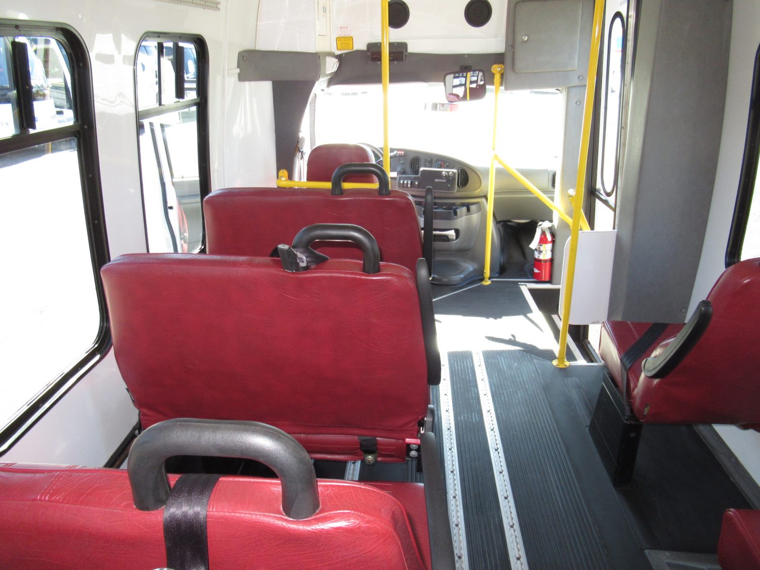 2006 Ford Startrans 11 Passenger ADA Shuttle Bus - S47502 - Image 11