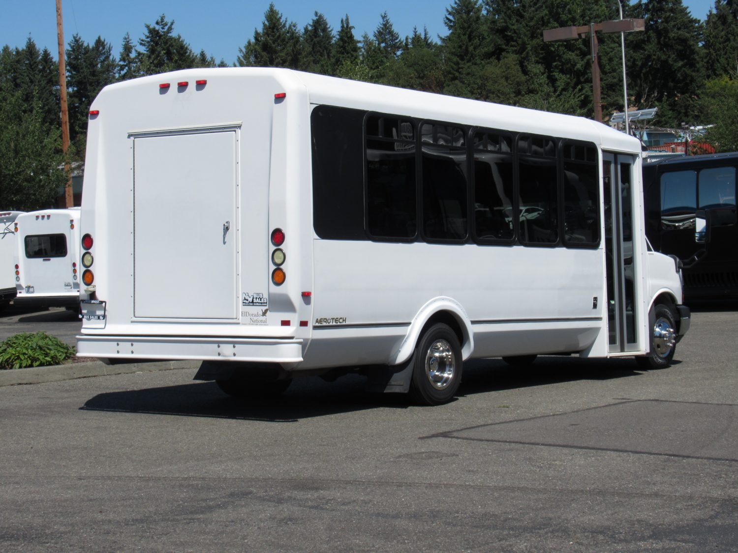 2011 Chevy Eldorado 21 Passenger + Rear Luggage Shuttle Bus - S77082 - Image 3