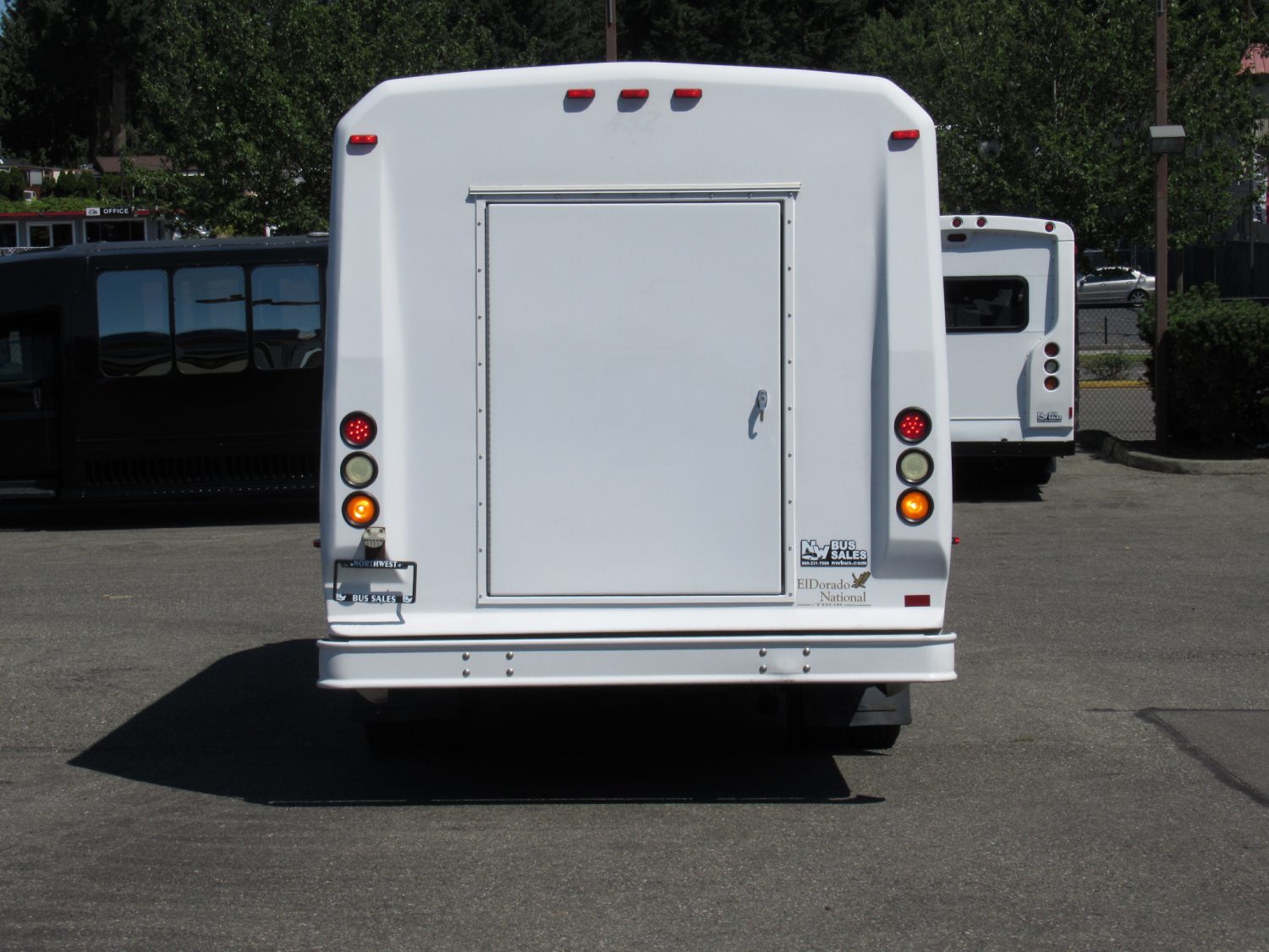 2011 Chevy Eldorado 21 Passenger + Rear Luggage Shuttle Bus - S77082 - Image 11