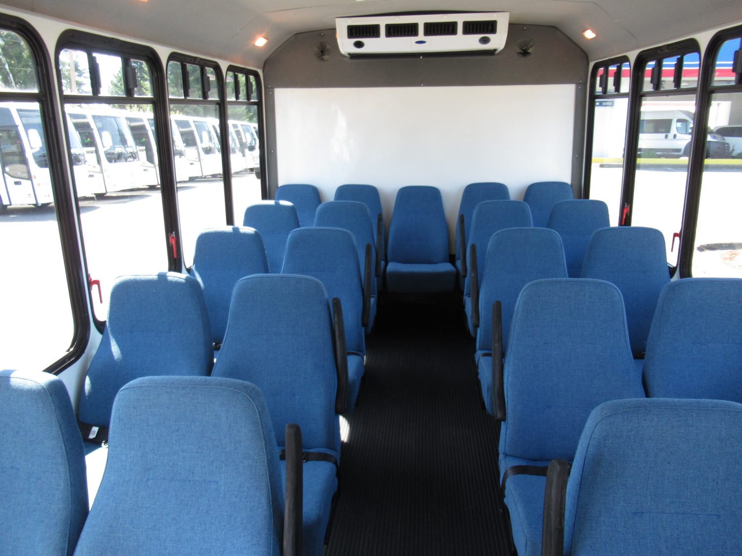 2011 Chevy Eldorado 21 Passenger + Rear Luggage Shuttle Bus - S77082 - Image 6