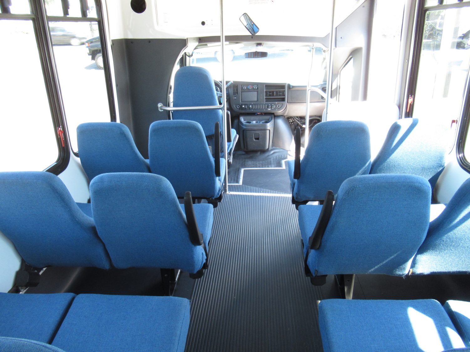 2011 Chevy Eldorado 21 Passenger + Rear Luggage Shuttle Bus - S77082 - Image 7