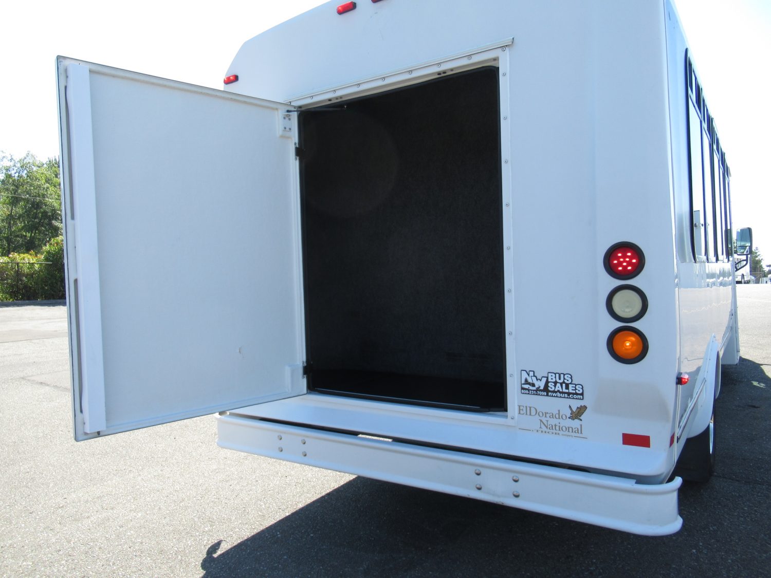 2011 Chevy Eldorado 21 Passenger + Rear Luggage Shuttle Bus - S77082 - Image 9