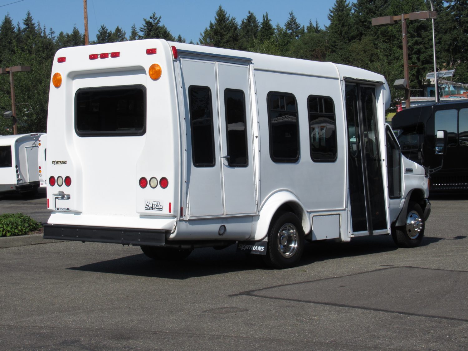 2006 Ford Startrans 11 Passenger ADA Shuttle Bus - S47491 - Image 3
